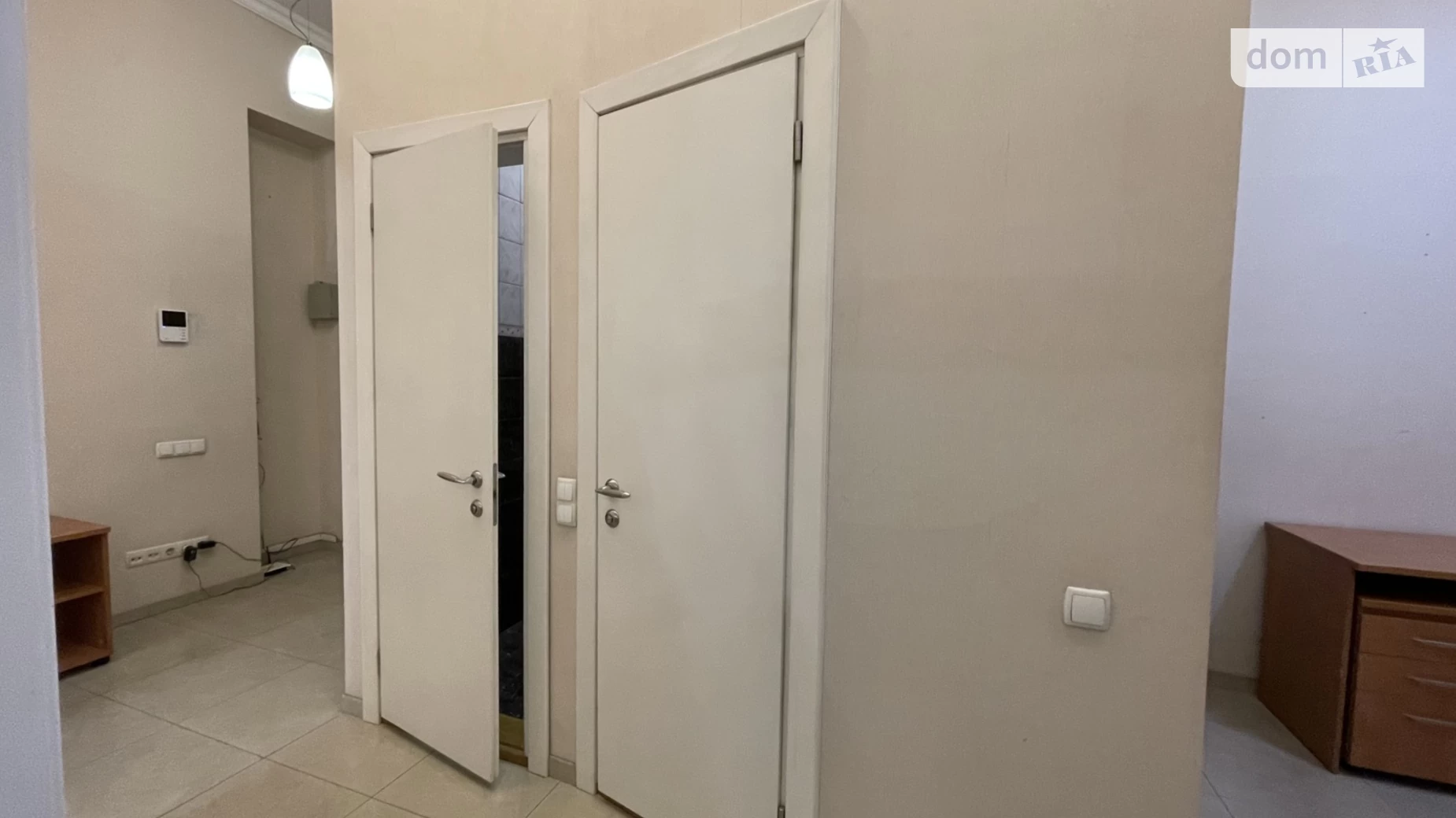 Здається в оренду офіс 65 кв. м в бізнес-центрі, цена: 500 $ - фото 3
