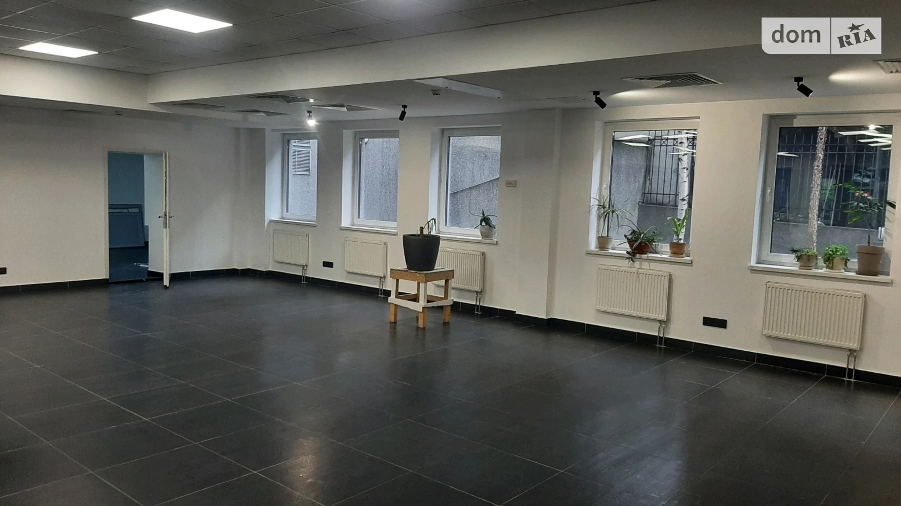 Сдается в аренду офис 262 кв. м в бизнес-центре, цена: 2358 $ - фото 3
