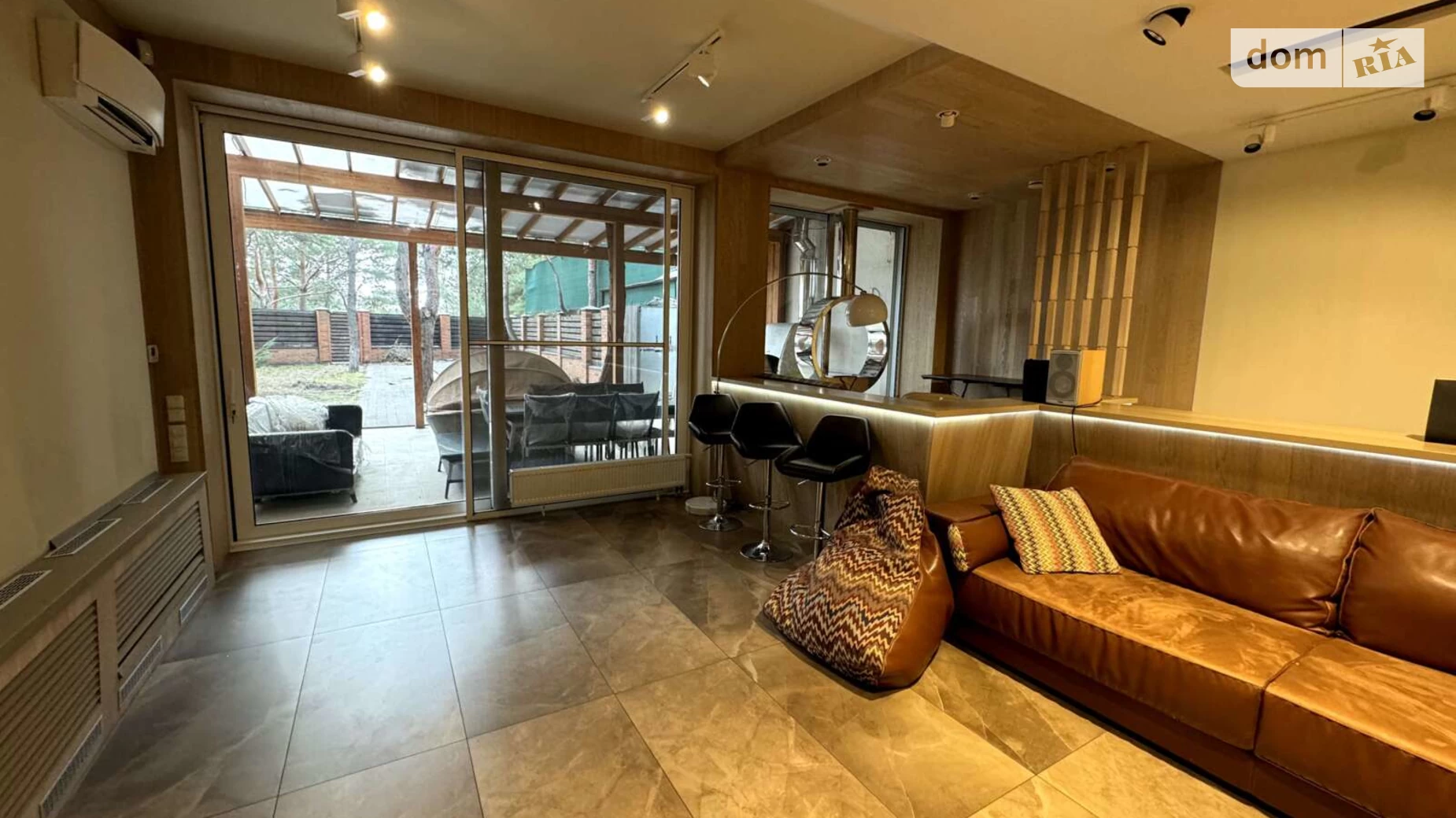 Продается дом на 2 этажа 200 кв. м с камином, цена: 250000 $ - фото 2