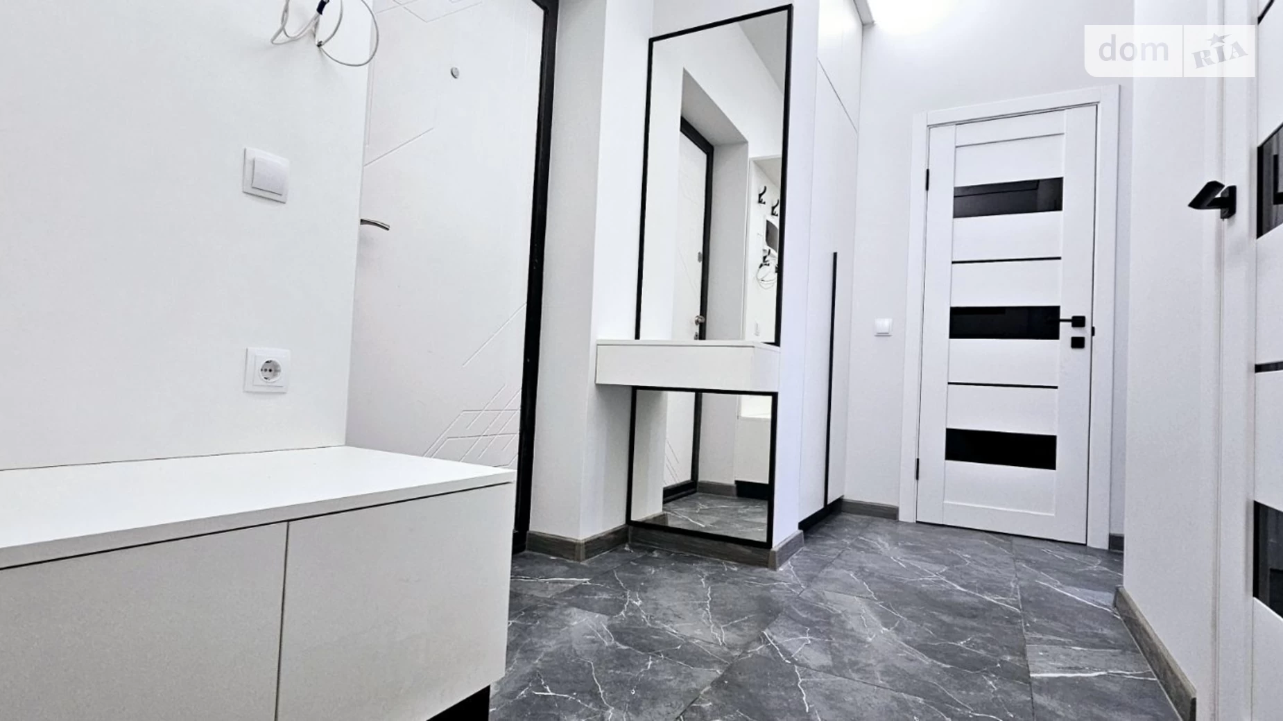 Продается 2-комнатная квартира 50 кв. м в Ровно, ул. Соборная, 364В - фото 3