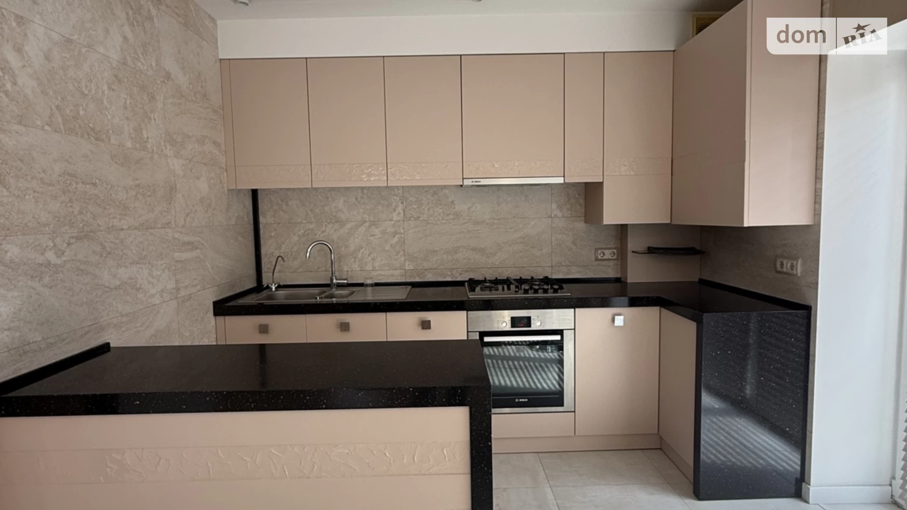 Продается 3-комнатная квартира 93 кв. м в Ровно, ул. Савура Клима, 8 - фото 2