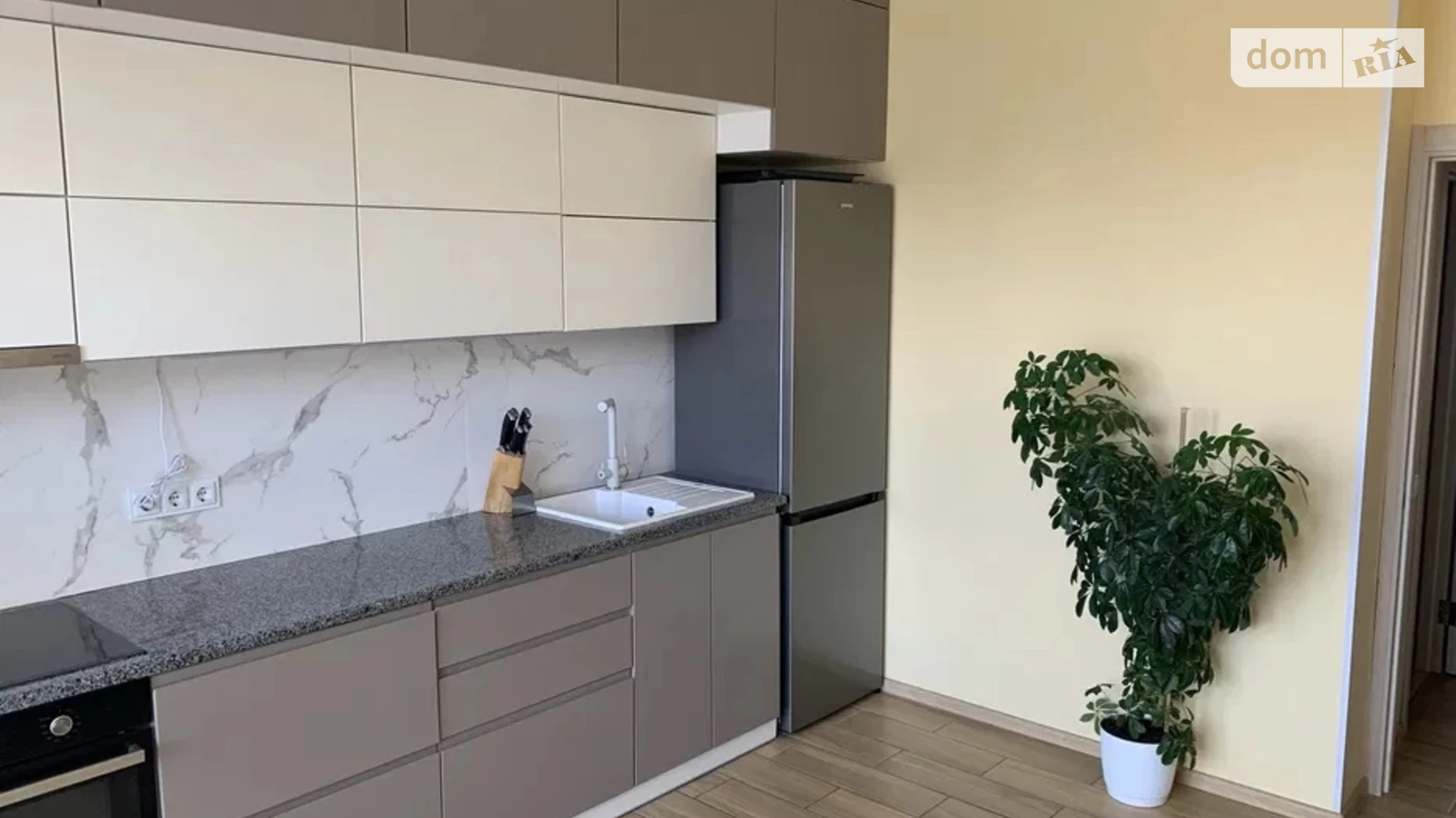 Продається 1-кімнатна квартира 46 кв. м у Фонтанці - фото 2