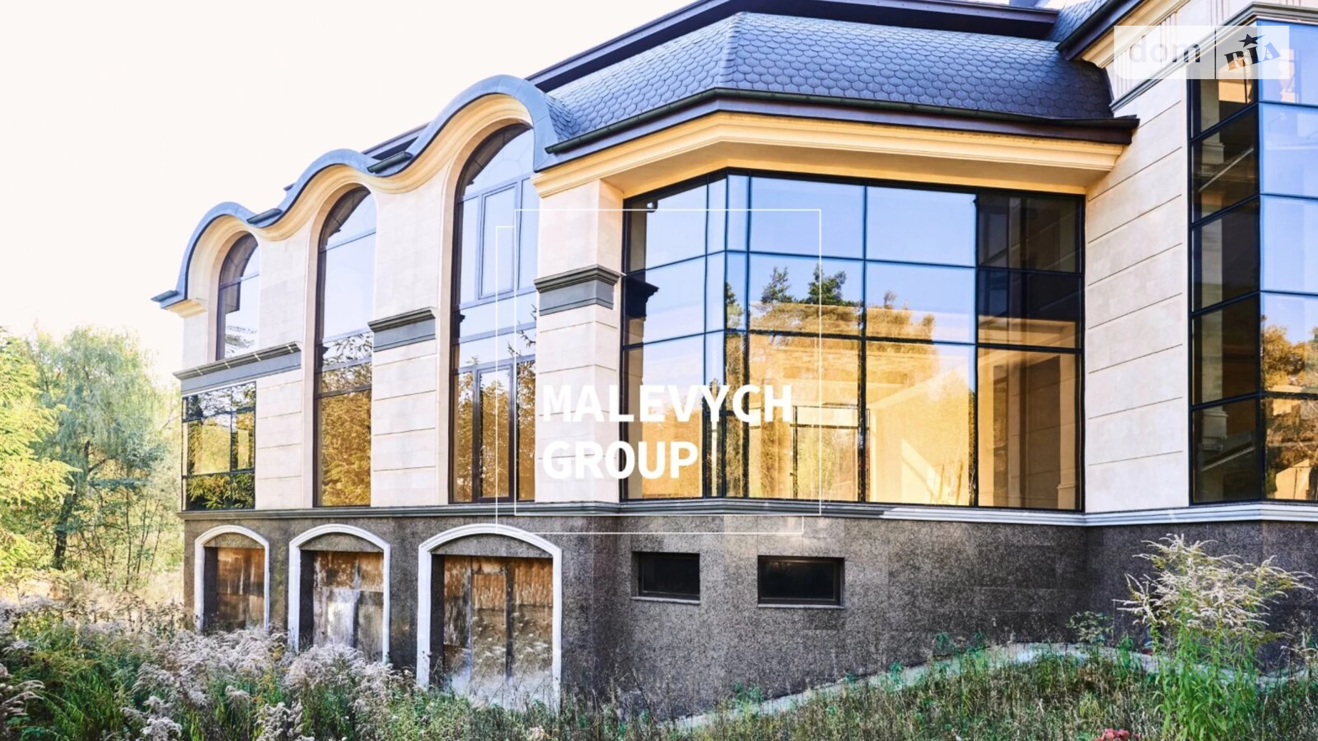 Продается дом на 3 этажа 1300 кв. м с мансардой, цена: 3500000 € - фото 3