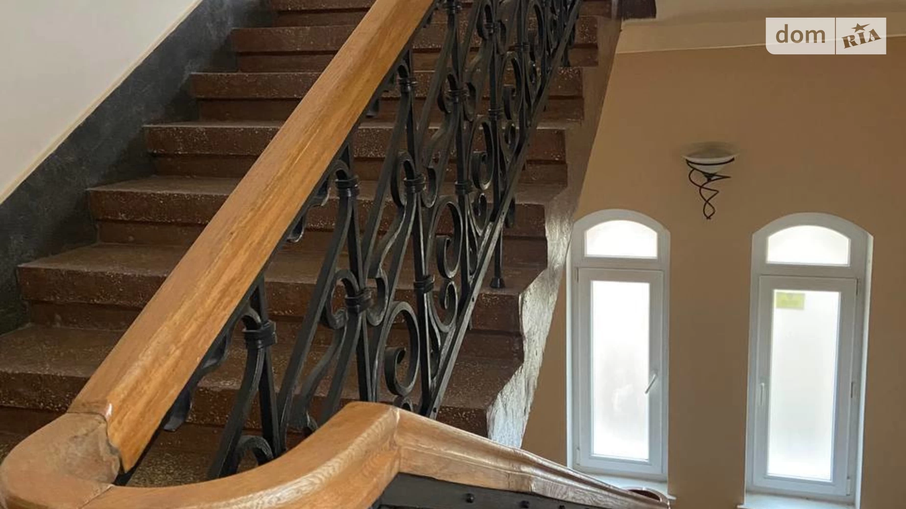 Продается дом на 3 этажа 538 кв. м с подвалом, цена: 160000 $ - фото 2