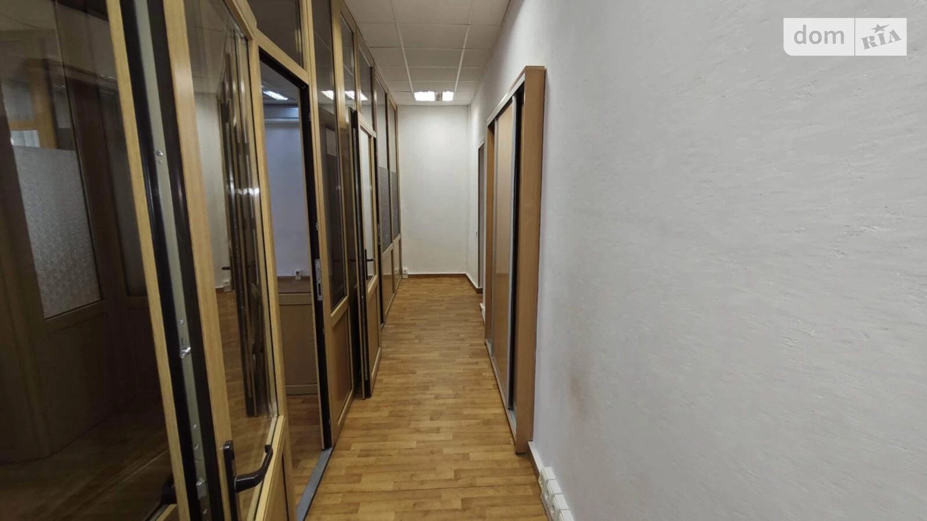 Сдается в аренду офис 61 кв. м в бизнес-центре, цена: 28410 грн - фото 2