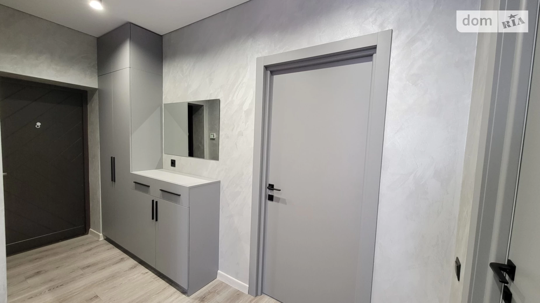Продается 3-комнатная квартира 76.4 кв. м в Ровно, ул. 24 Августа - фото 2