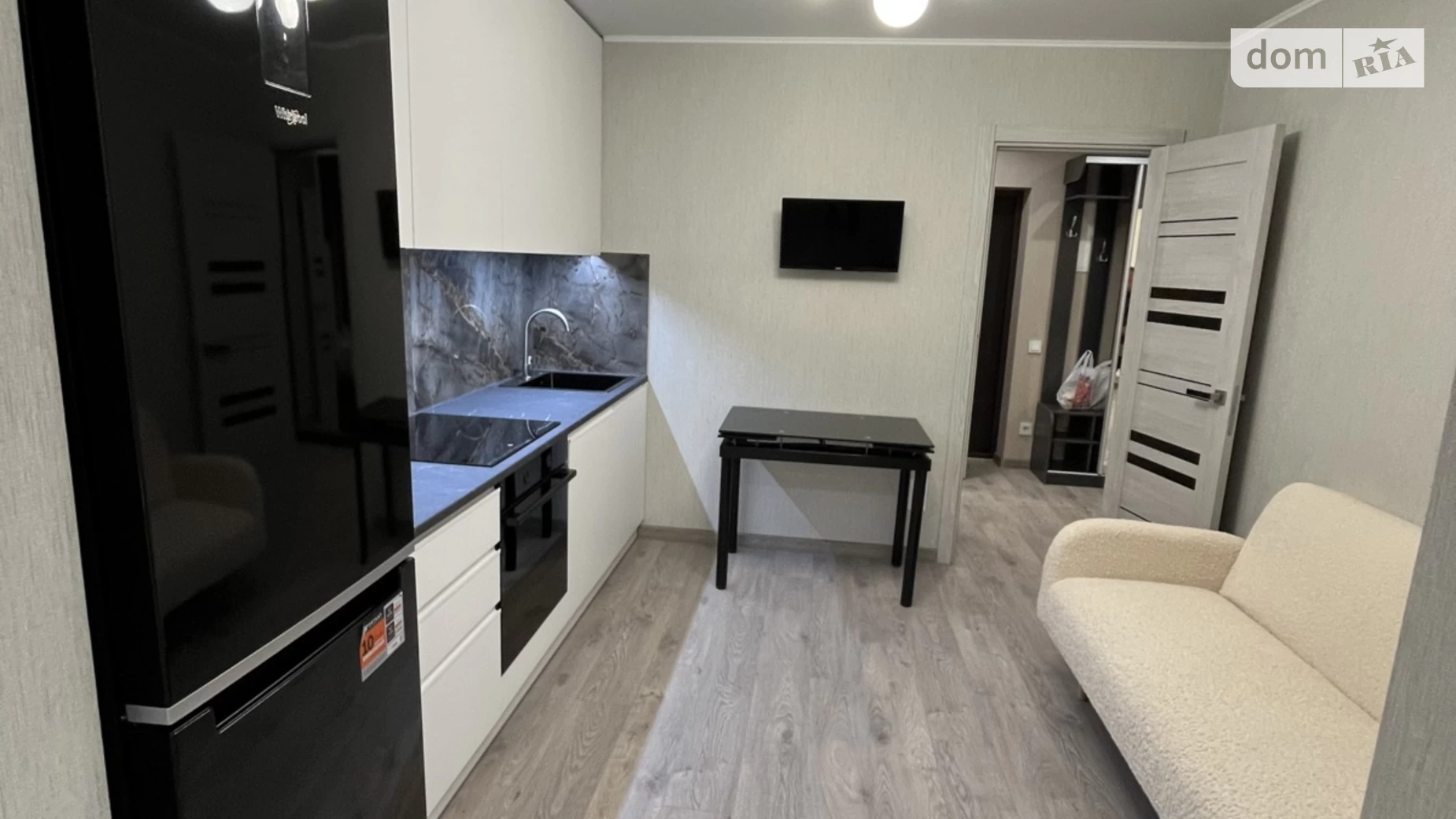 Продается 1-комнатная квартира 41 кв. м в Виннице, ул. Академика Янгеля, 6П - фото 2