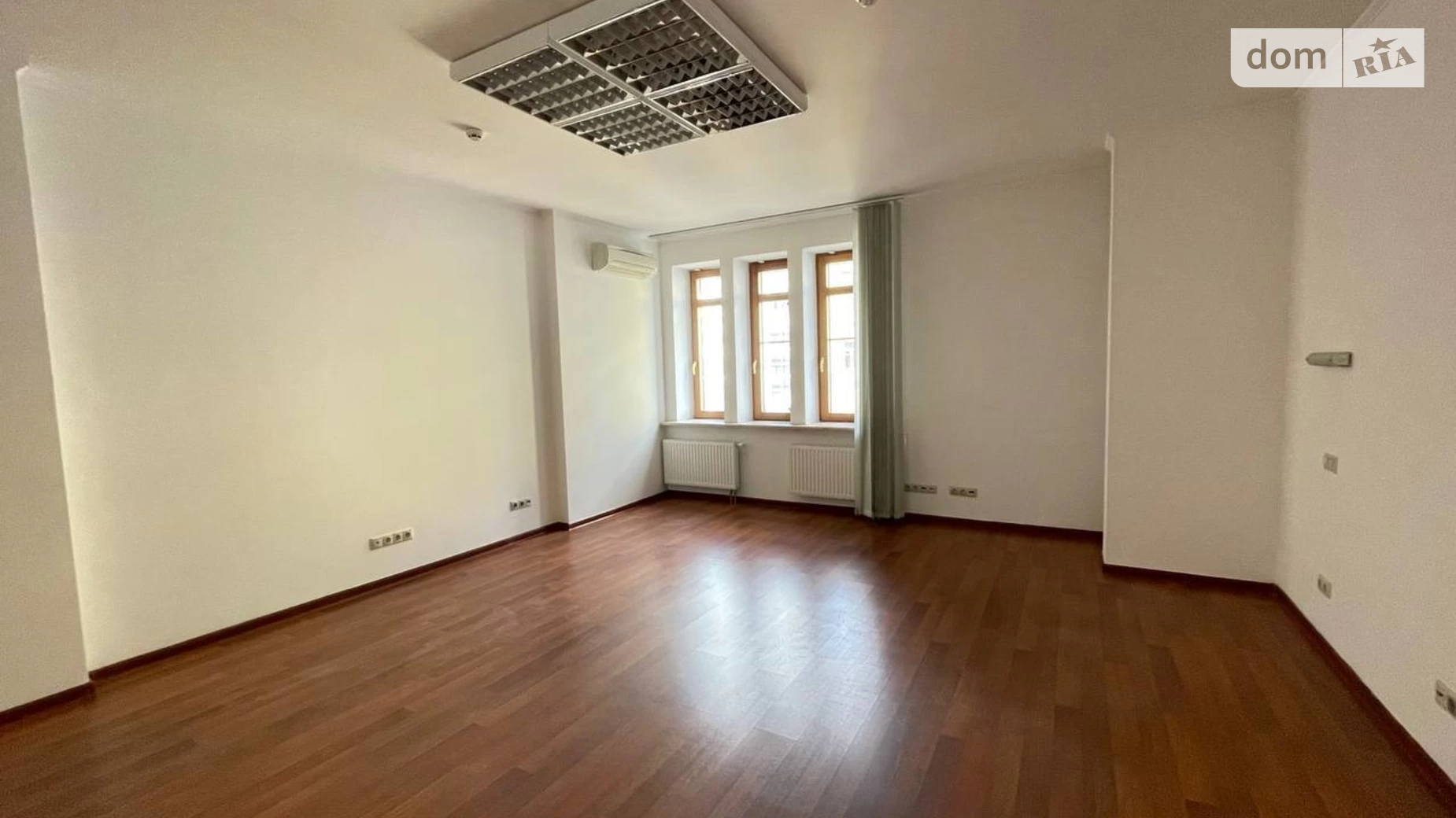 Сдается в аренду офис 232 кв. м в бизнес-центре, цена: 2560 $ - фото 2