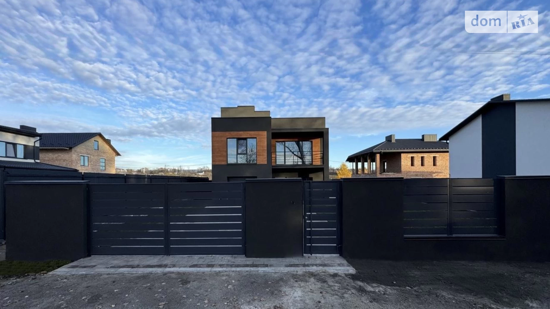 Продается дом на 2 этажа 160 кв. м с мансардой, цена: 108800 $ - фото 3
