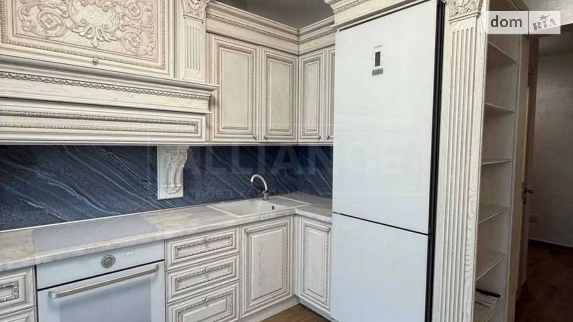 Продается 2-комнатная квартира 69 кв. м в Ивано-Франковске, ул. Гетьмана Ивана Мазепы, 160А - фото 3