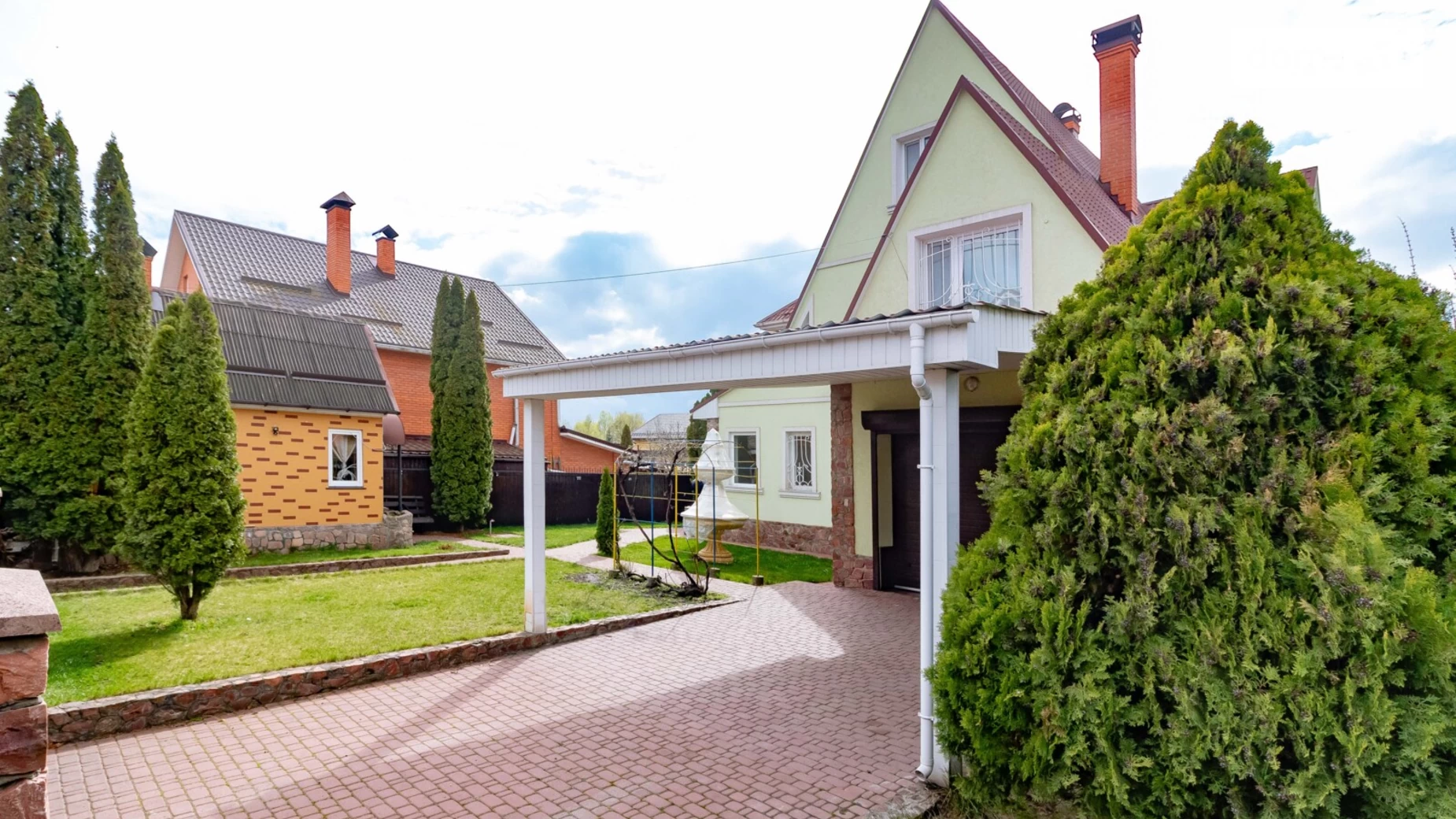 Продается дом на 3 этажа 356.6 кв. м с балконом, цена: 185000 $ - фото 2