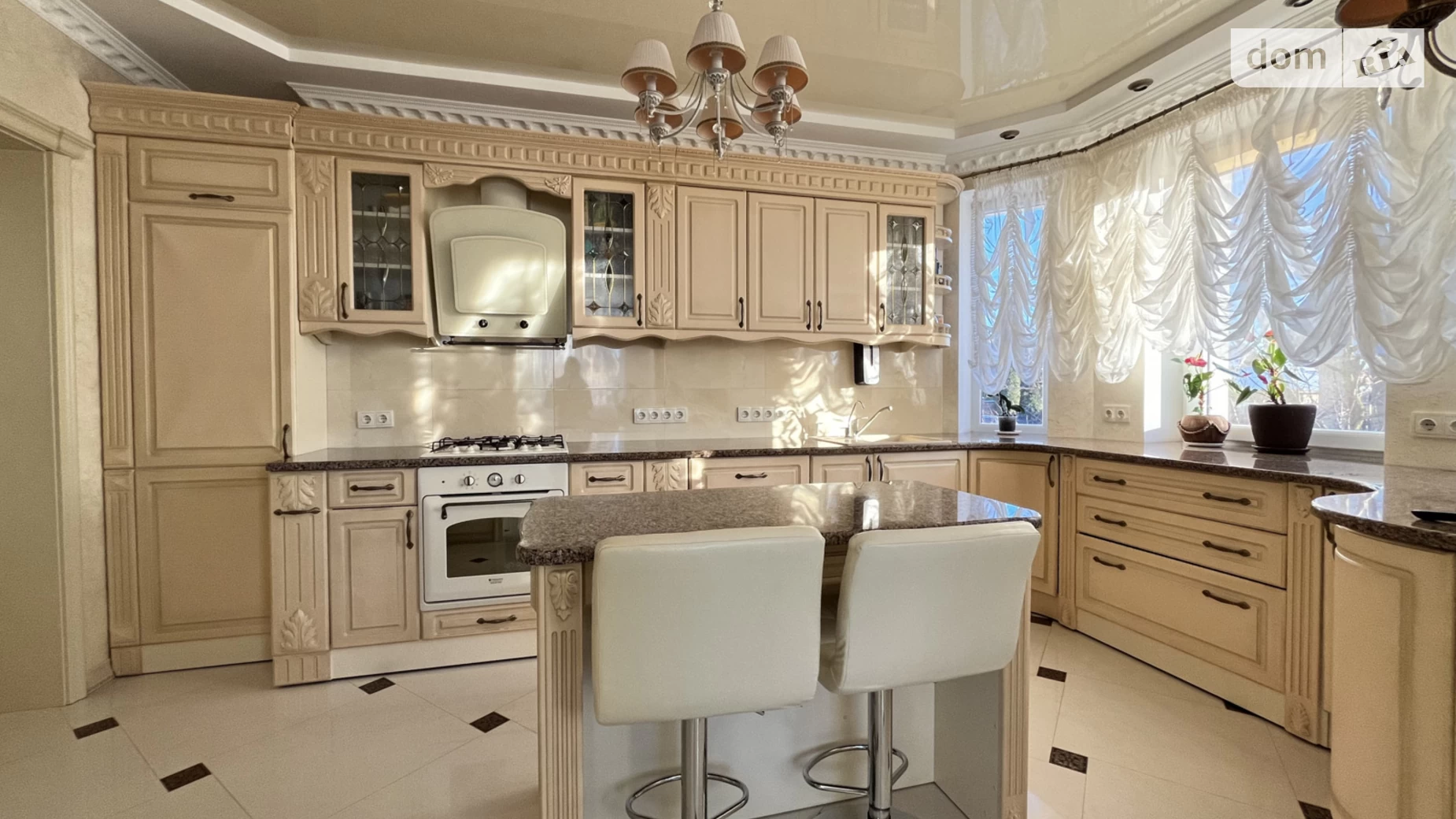 Продается дом на 2 этажа 440 кв. м с садом, цена: 750000 $ - фото 2
