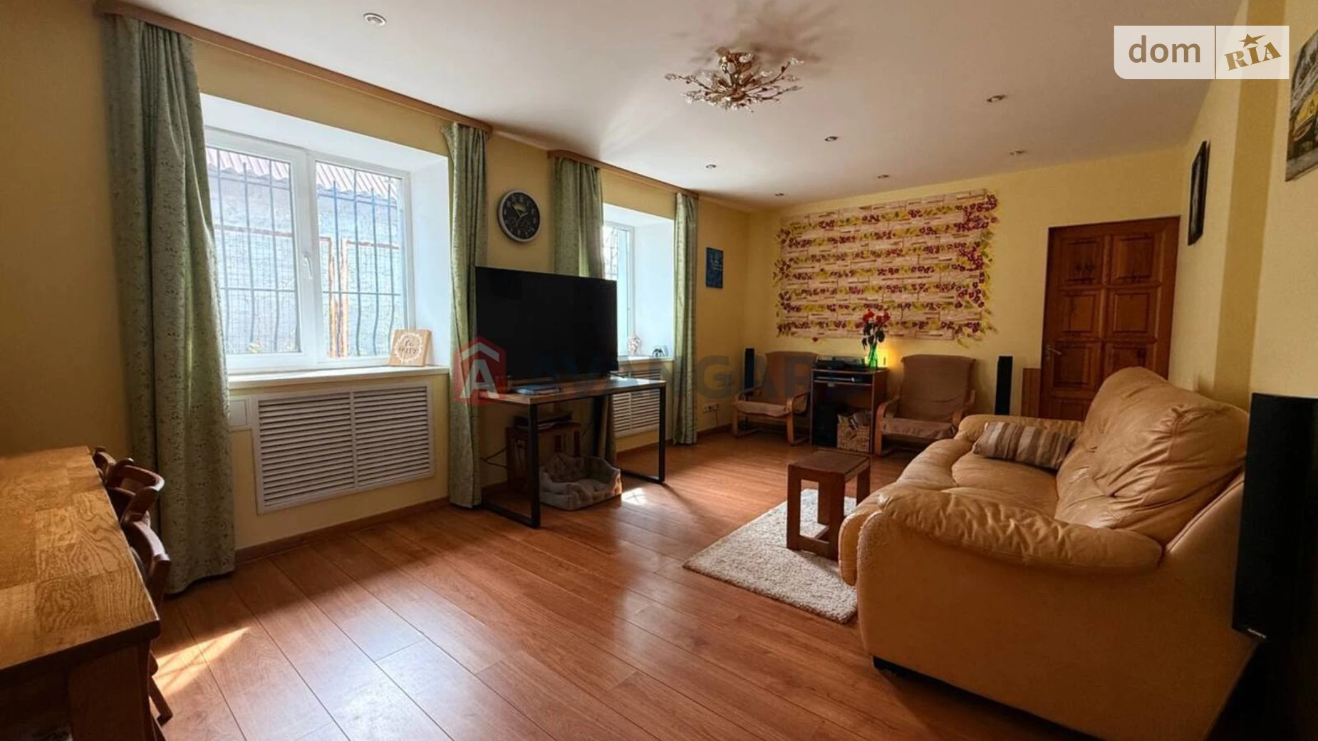 Продается дом на 2 этажа 200 кв. м с гаражом, цена: 175000 $ - фото 2