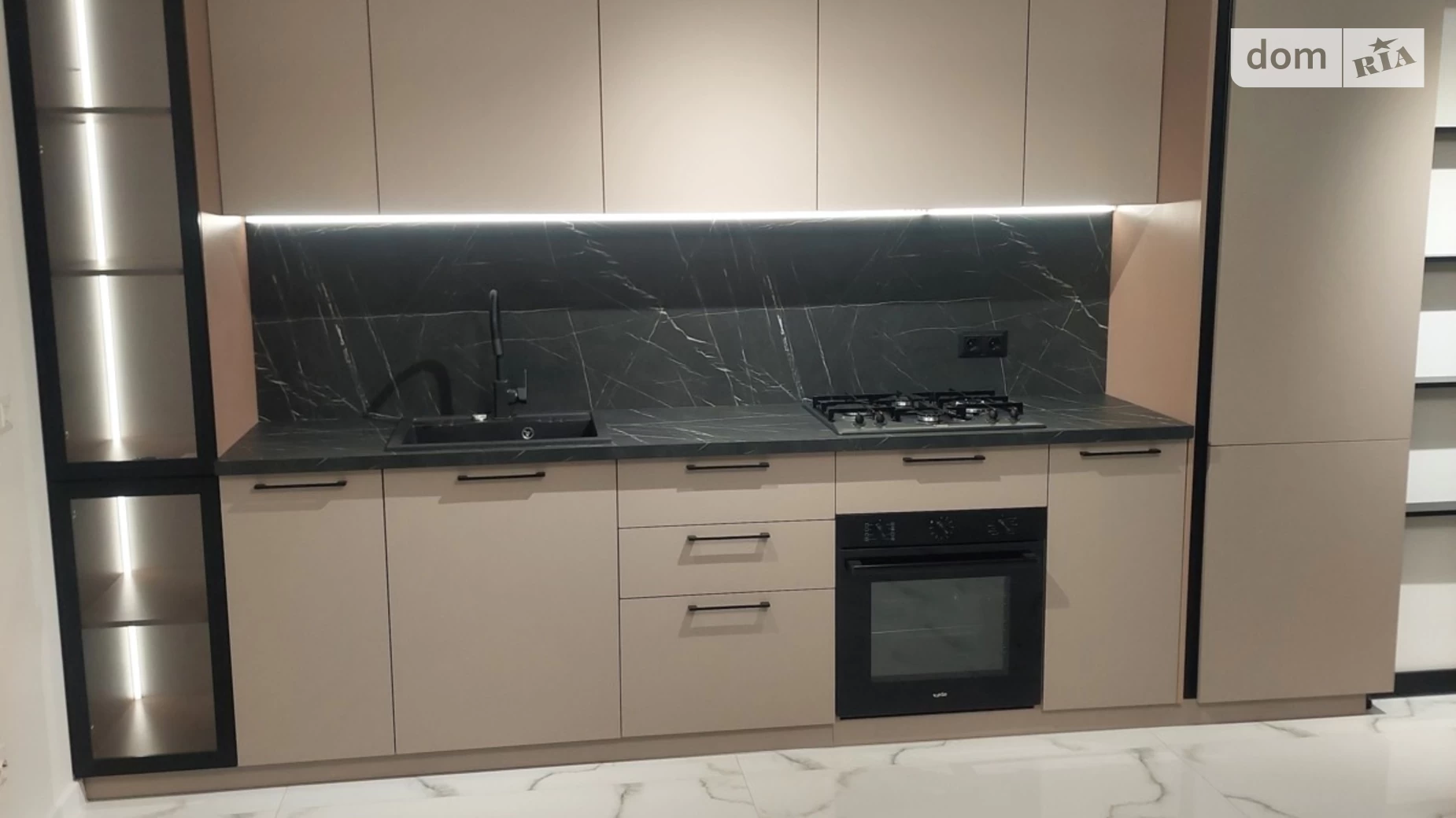 Продается 1-комнатная квартира 54 кв. м в Ивано-Франковске, ул. Бандеры Степана, 77Б - фото 4