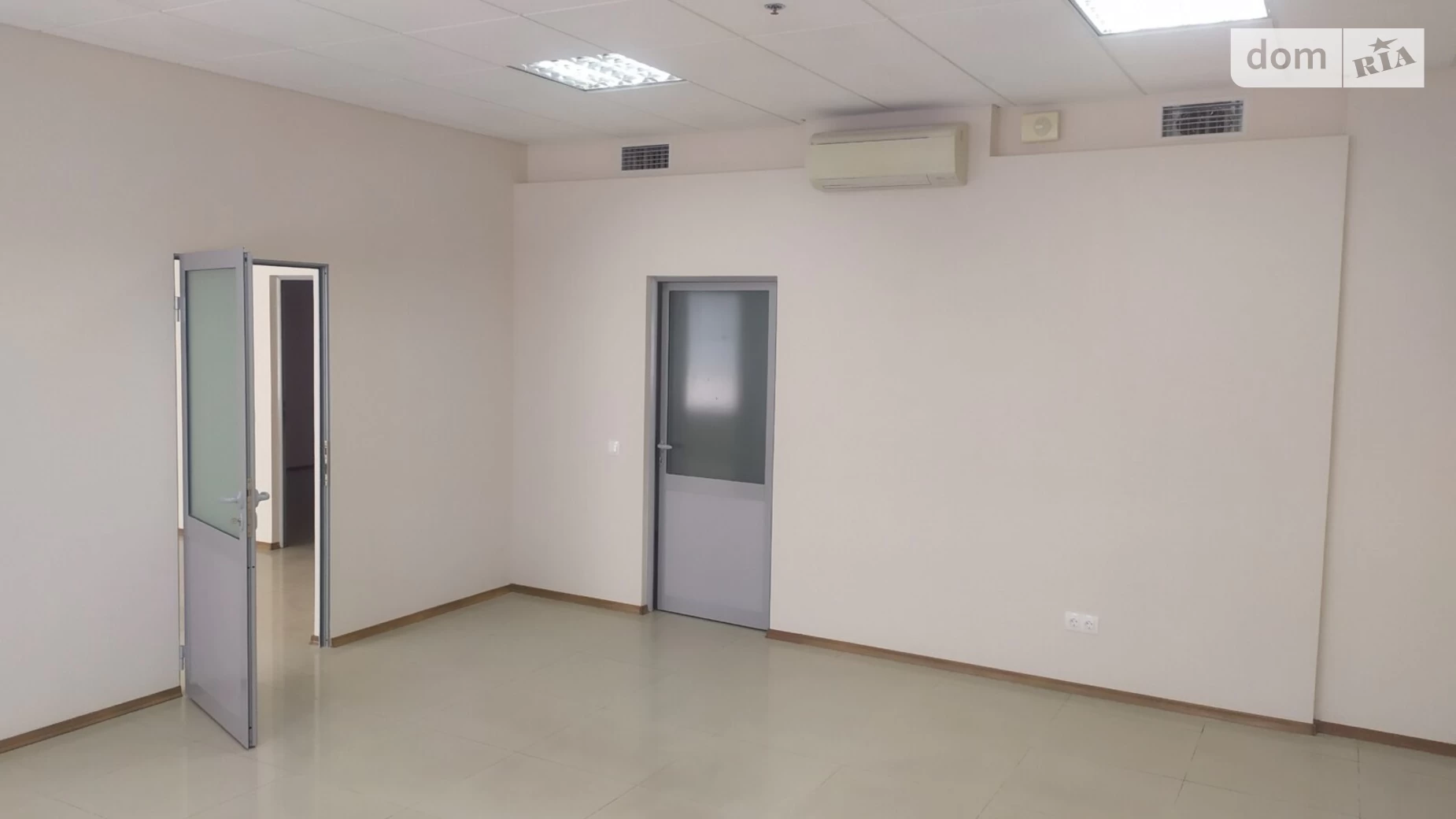 Сдается в аренду офис 70 кв. м в бизнес-центре, цена: 33950 грн - фото 2