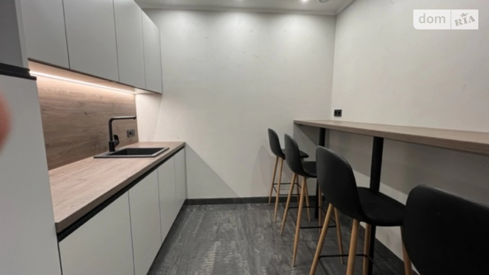 Сдается в аренду офис 131 кв. м в бизнес-центре, цена: 2300 $ - фото 5