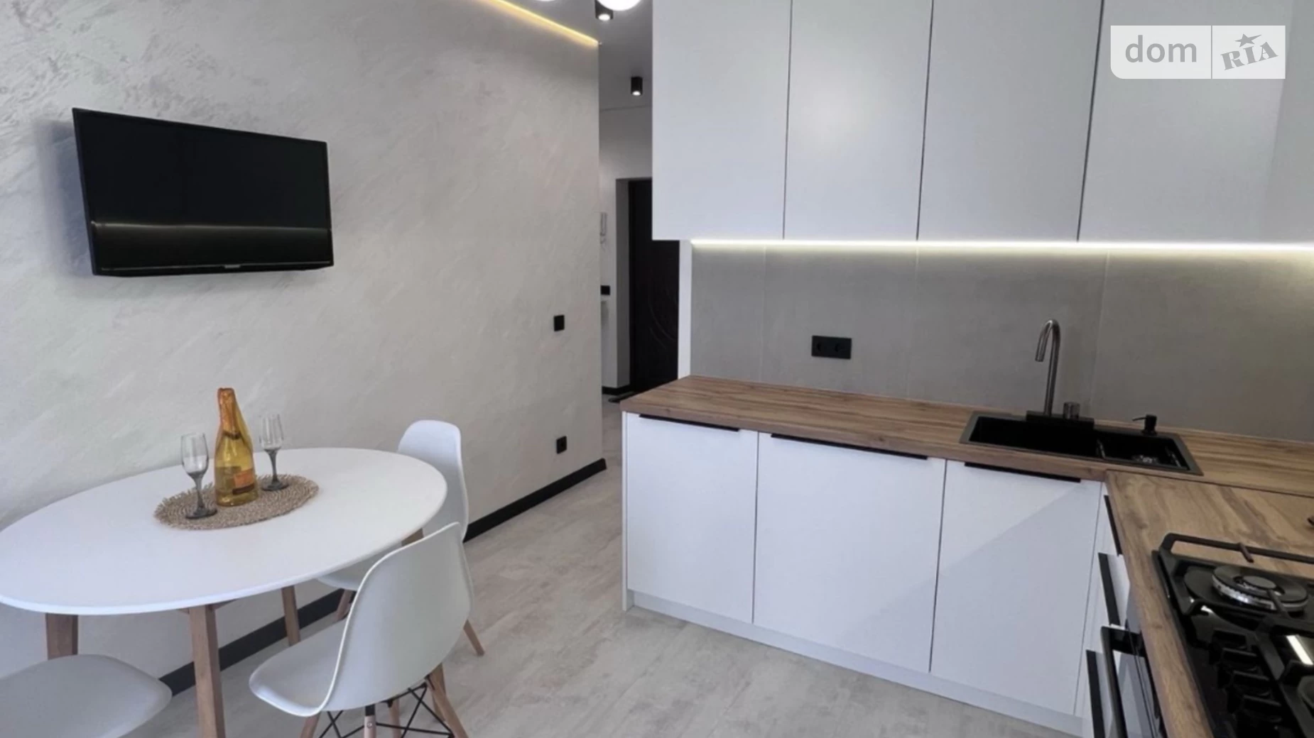 Продается 1-комнатная квартира 45 кв. м в Черновцах, ул. Роменская, 1Н - фото 4