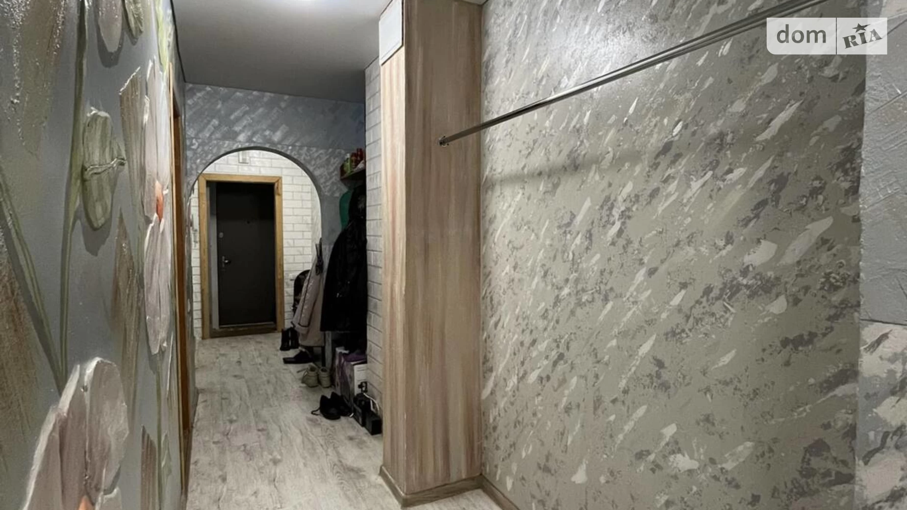 Продається 2-кімнатна квартира 56 кв. м у Чорноморську, вул. Захисників України(1 Травня) - фото 2