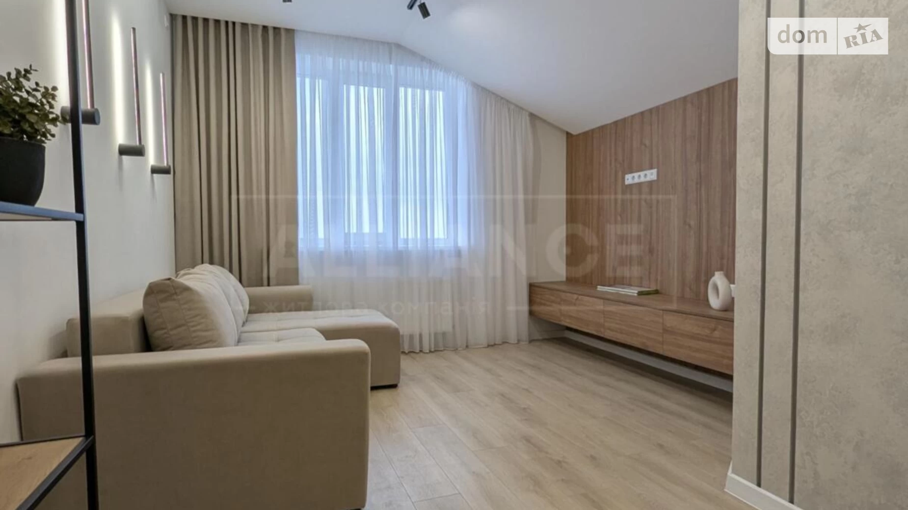 Продається 2-кімнатна квартира 56 кв. м у Івано-Франківську, вул. Височана Семена - фото 2
