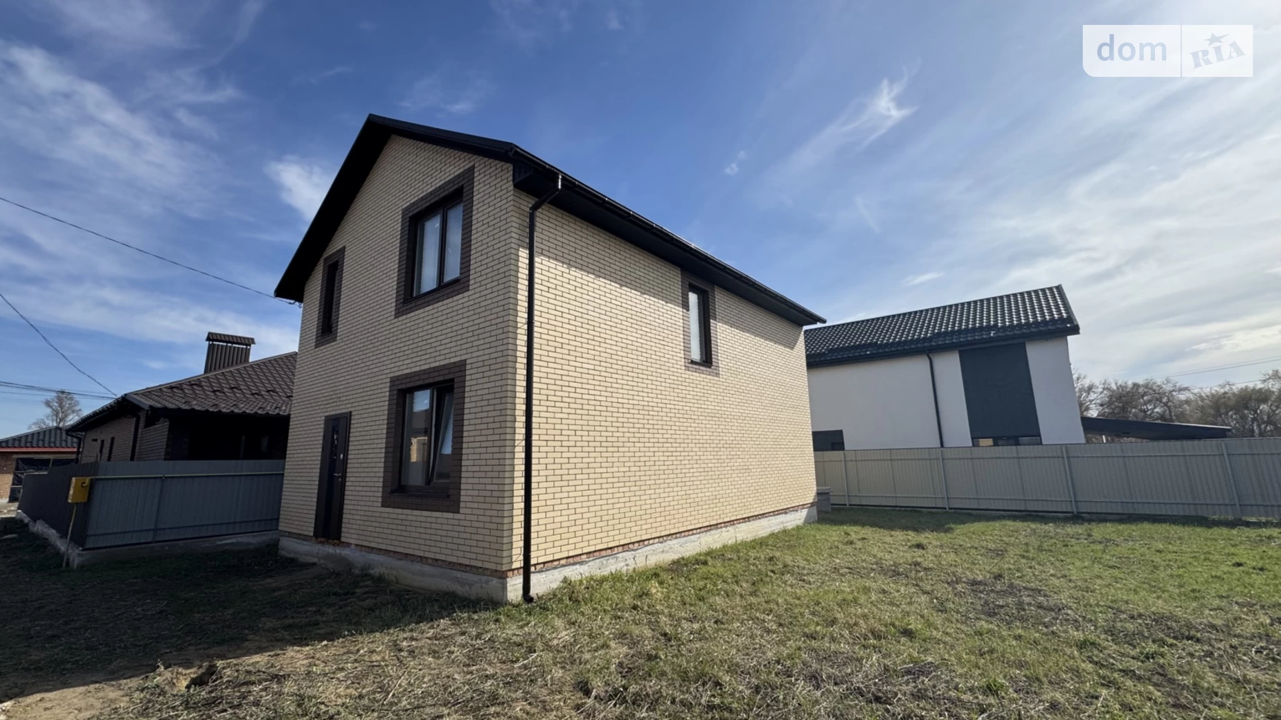 Продается дом на 3 этажа 115 кв. м с участком, цена: 86000 $ - фото 2