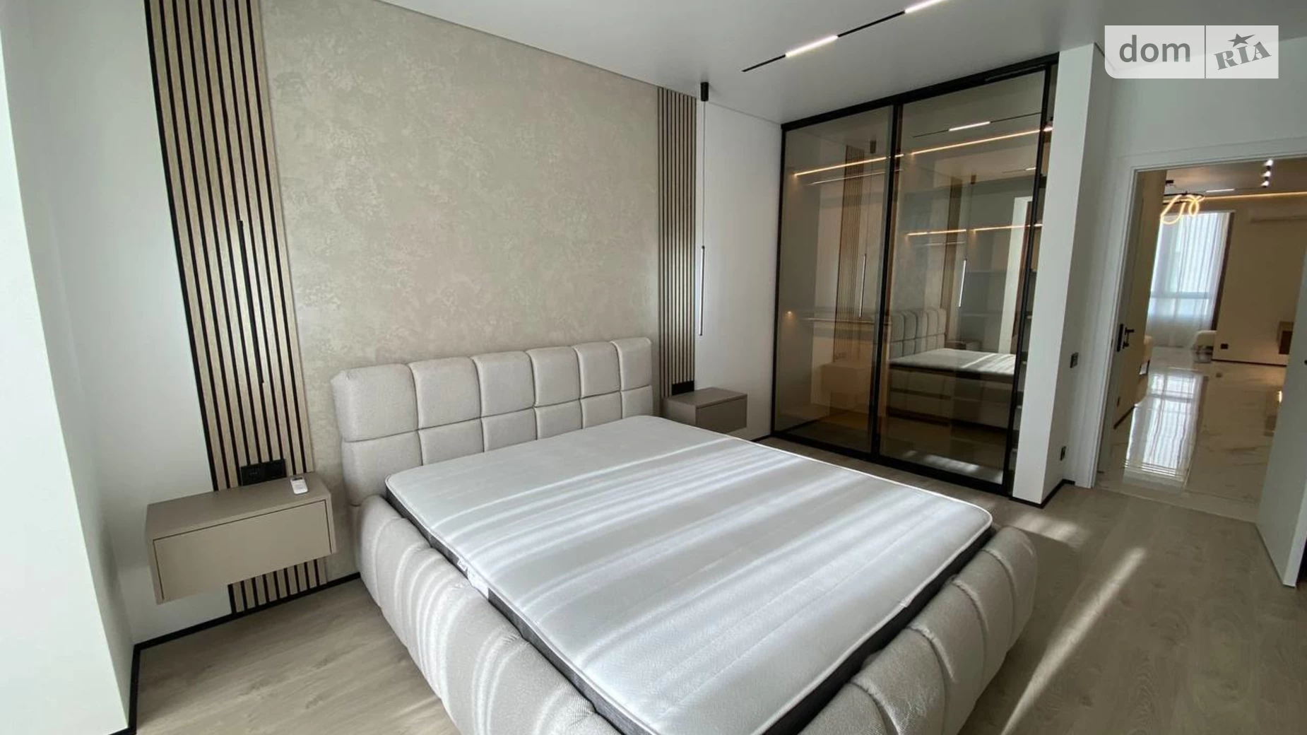 Продается 2-комнатная квартира 71.3 кв. м в Ивано-Франковске, цена: 107999 $ - фото 2