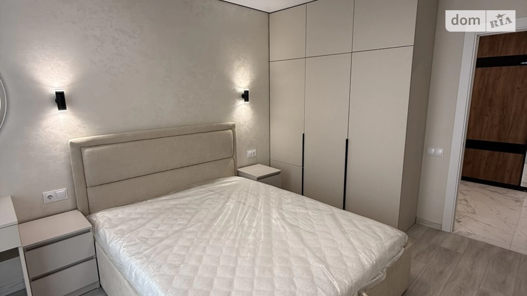 Продается 1-комнатная квартира 42 кв. м в Ивано-Франковске, ул. Бандеры Степана, 79 корпус 4 - фото 3