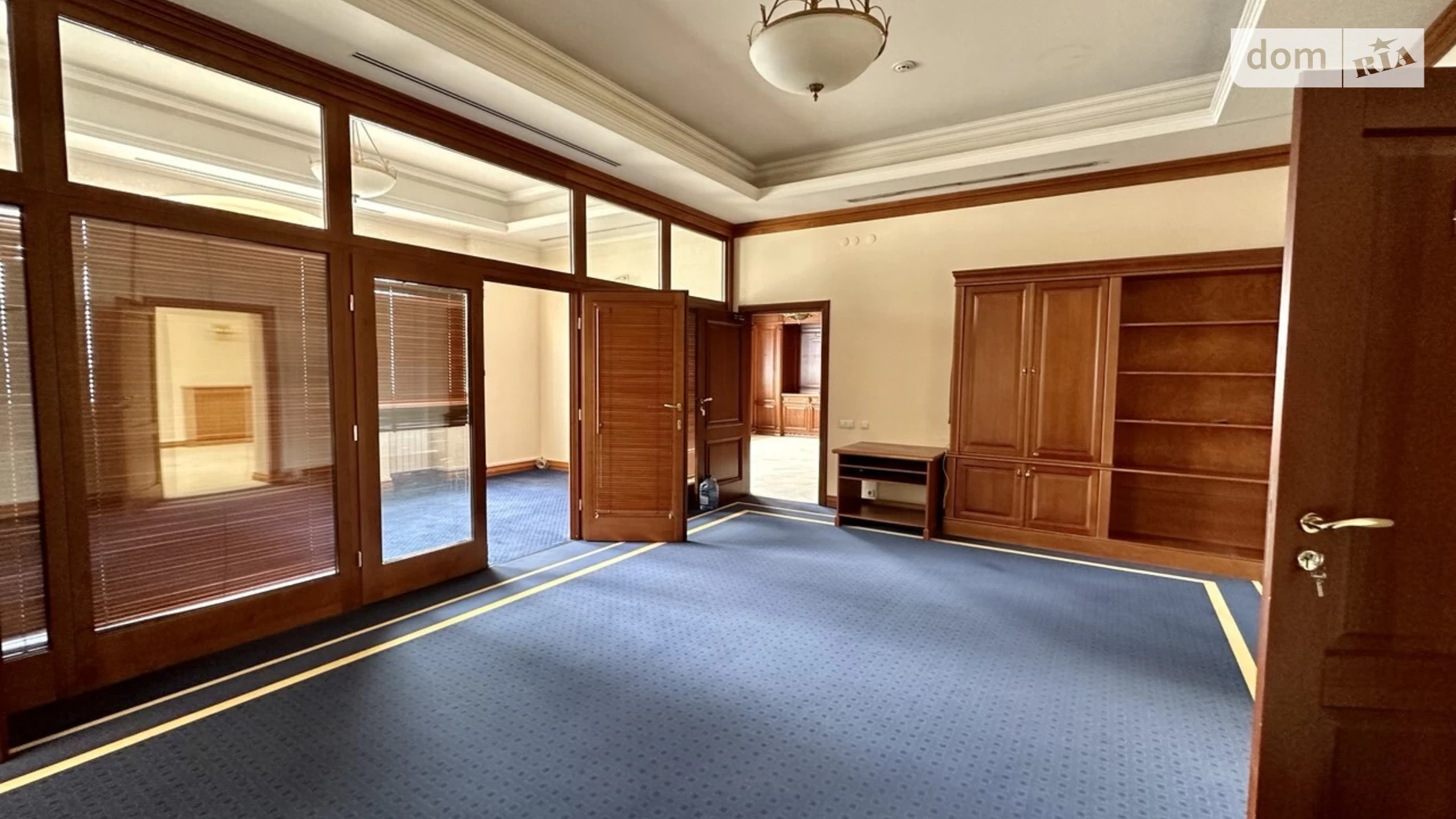 Сдается в аренду офис 115 кв. м в бизнес-центре, цена: 805 $ - фото 4