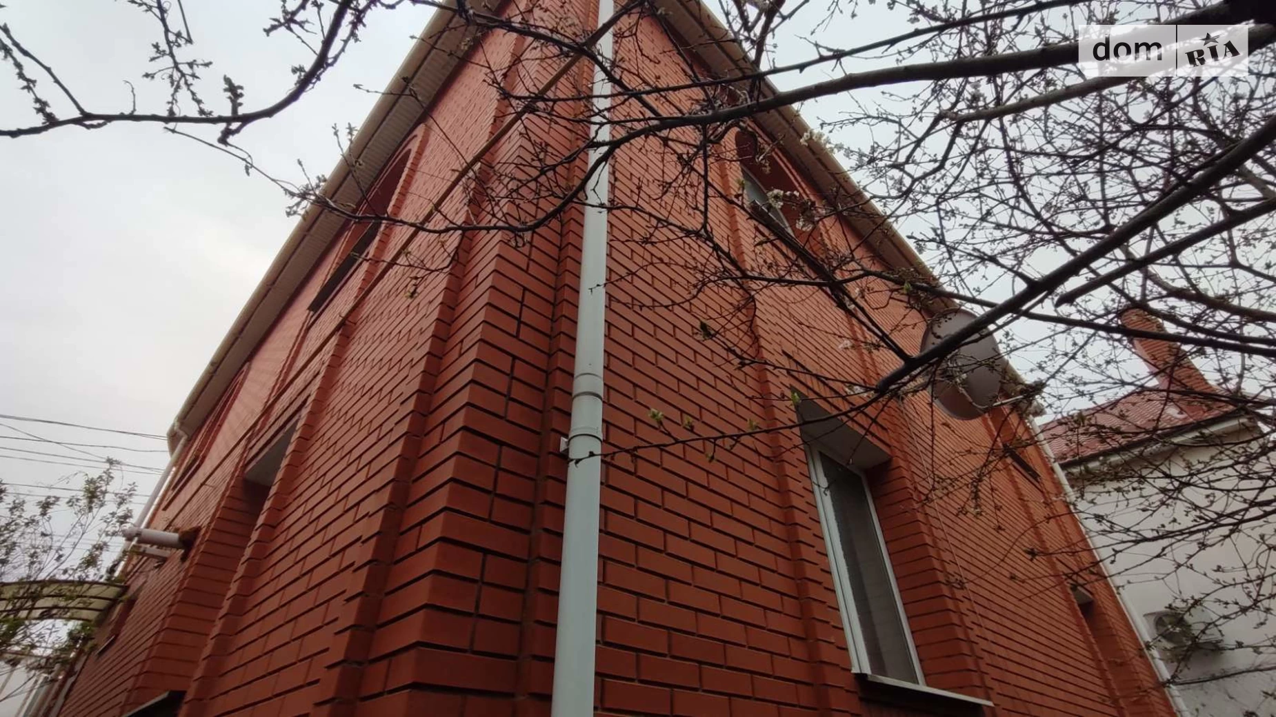 Продается дом на 2 этажа 320 кв. м с камином, цена: 115000 $ - фото 3