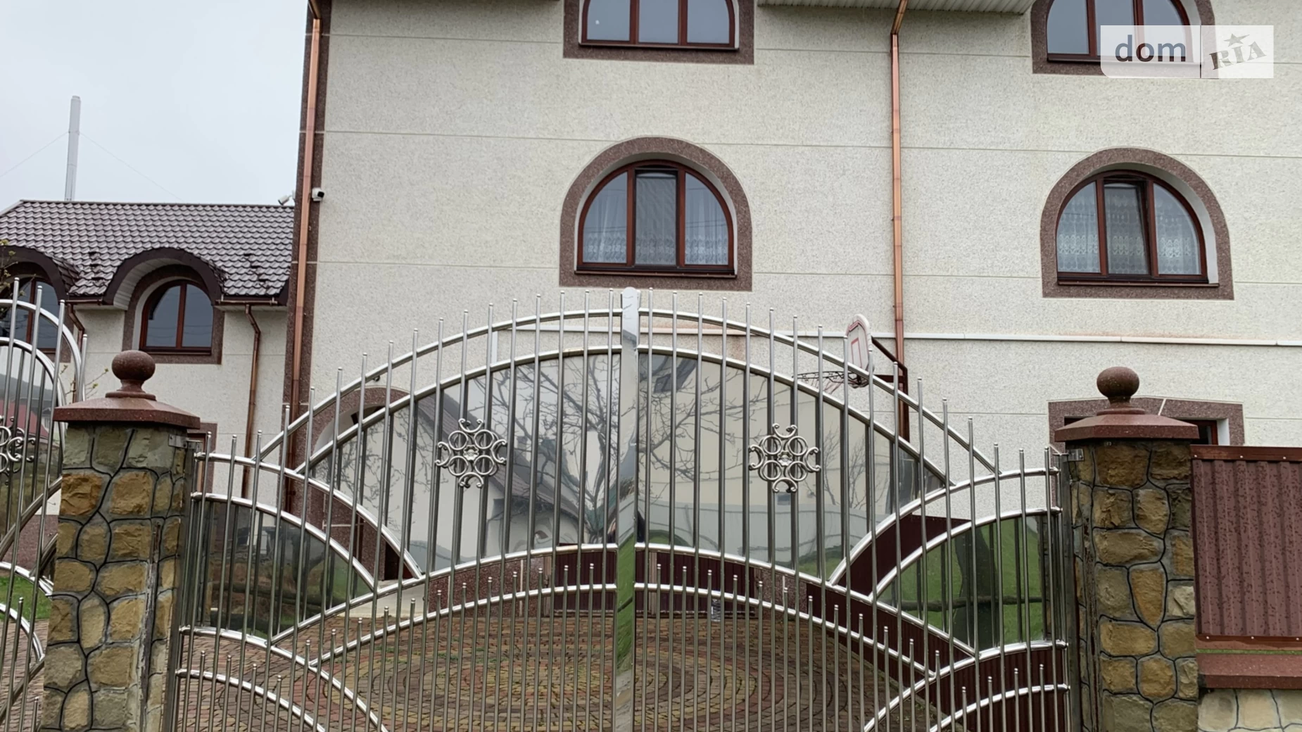 Продается дом на 3 этажа 620 кв. м с балконом, цена: 280000 $ - фото 2