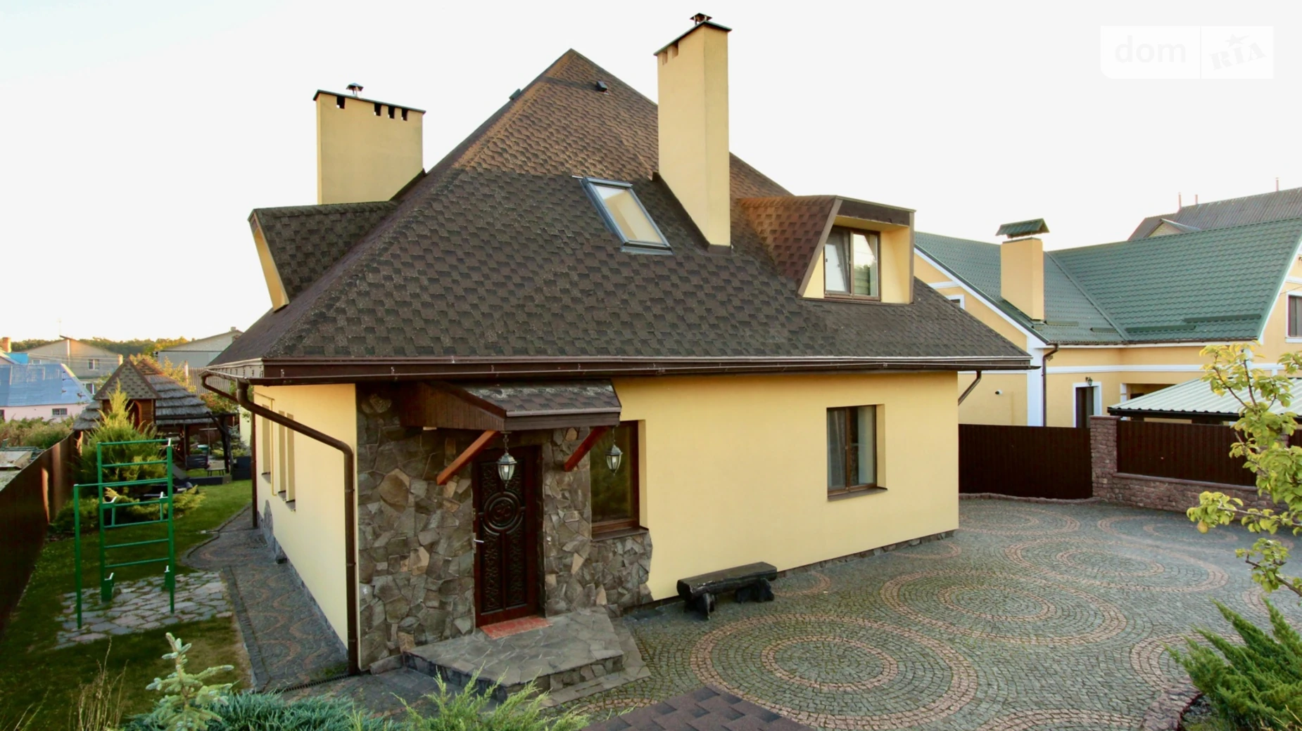 Сдается в аренду дом на 2 этажа 180 кв. м с гаражом, цена: 800 € - фото 2