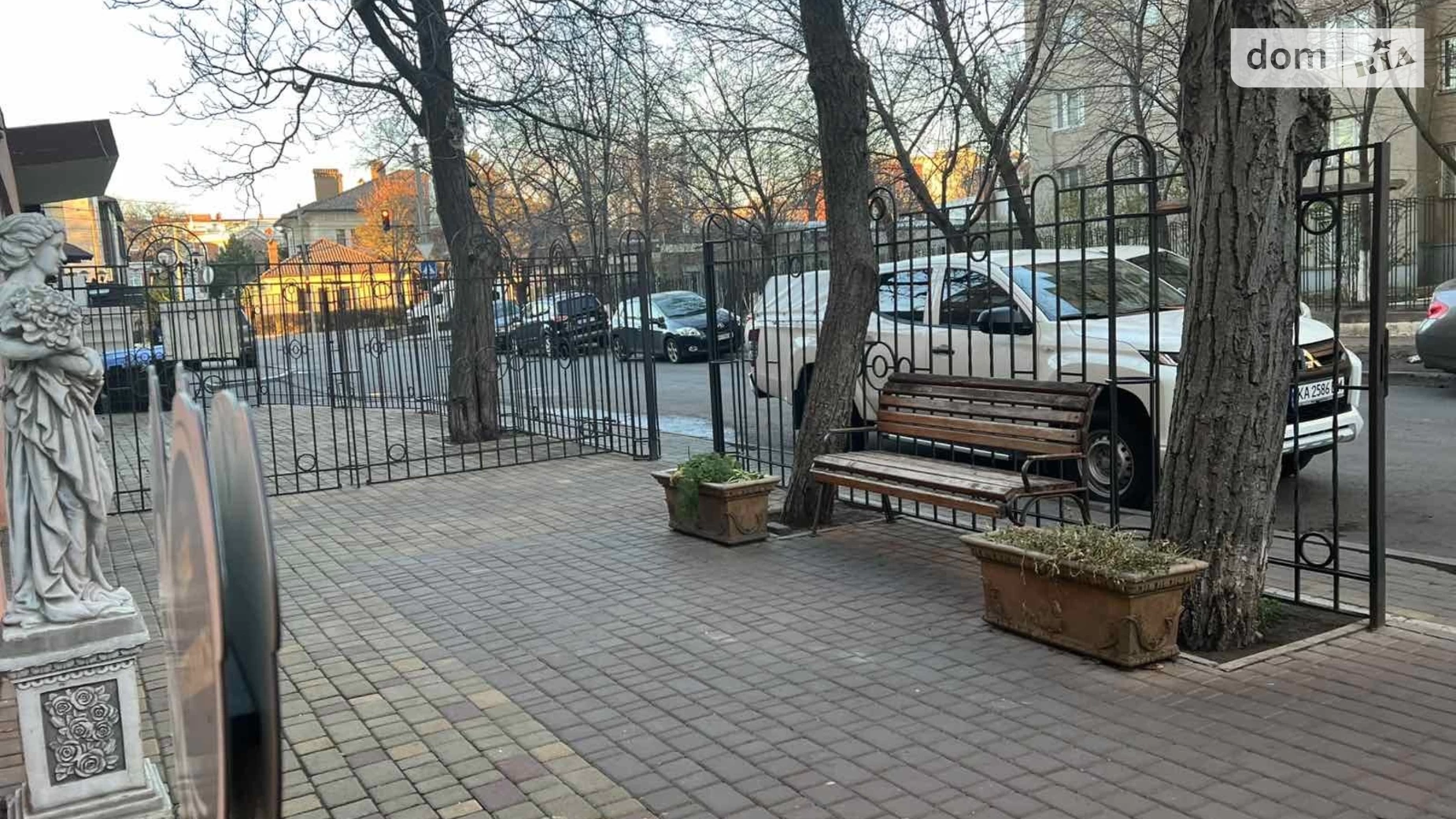 Продается офис 140.3 кв. м в бизнес-центре, цена: 130000 $ - фото 2