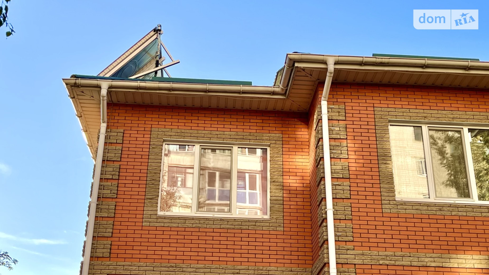 Продается дом на 3 этажа 326 кв. м с беседкой, цена: 799000 € - фото 2
