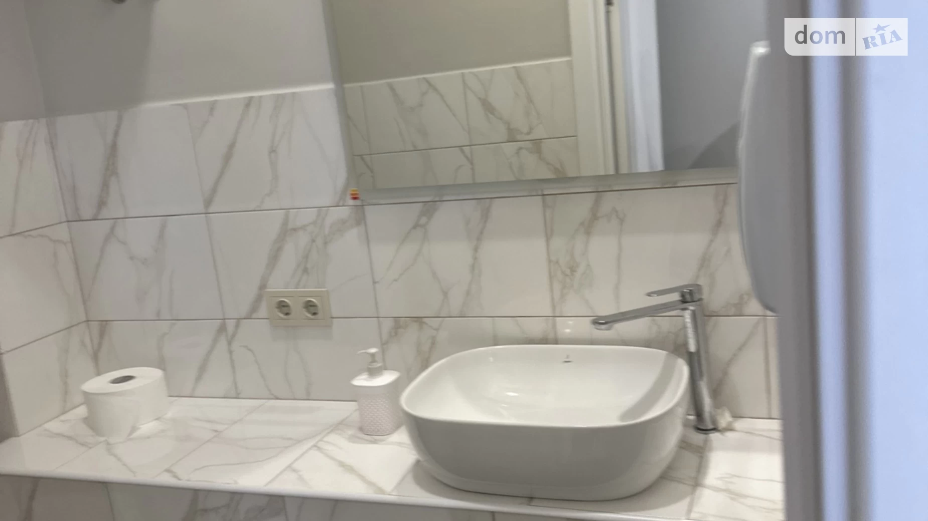 Продается офис 52 кв. м в бизнес-центре, цена: 75000 € - фото 2