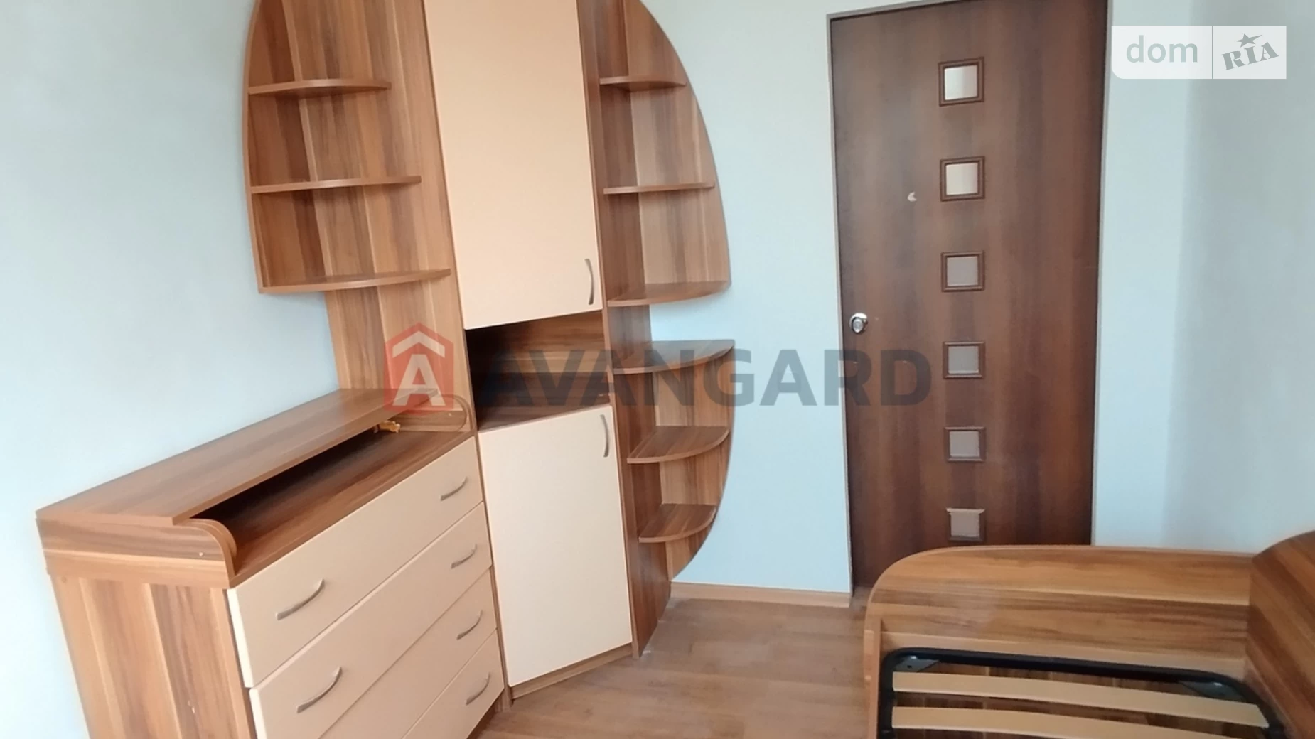 Продается 3-комнатная квартира 50 кв. м в Каменском, ул. Уманская(Ухтомского), 9А - фото 2
