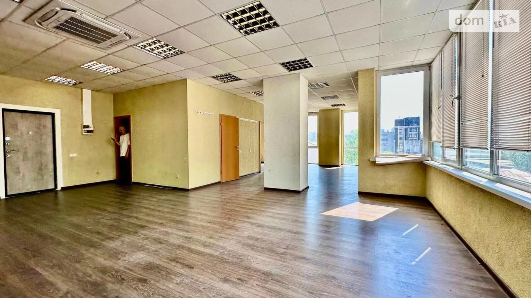 Сдается в аренду офис 130 кв. м в бизнес-центре, цена: 800 $ - фото 4