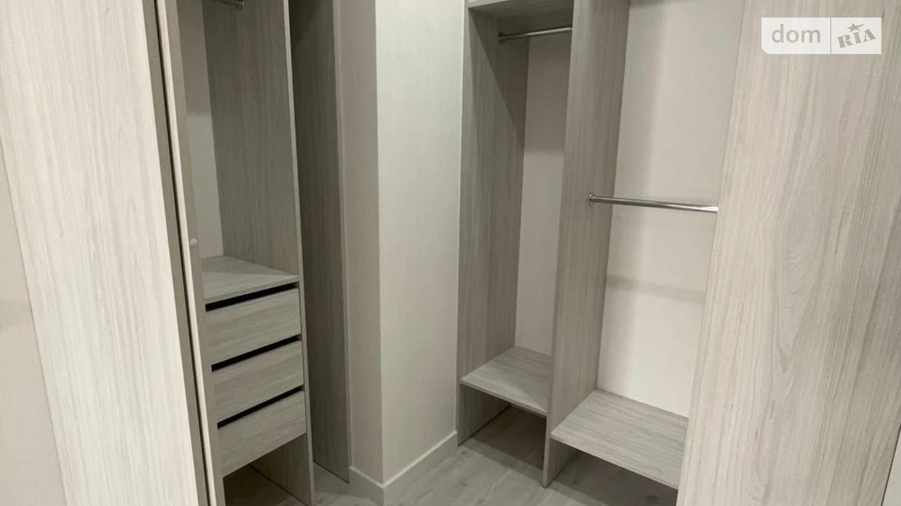 Продается 1-комнатная квартира 41 кв. м в Одессе, ул. Спортивная, 3/4 - фото 2