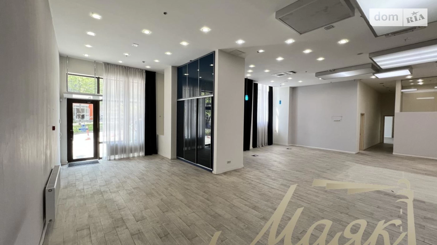 Сдается в аренду офис 327 кв. м в бизнес-центре, цена: 8175 $ - фото 5