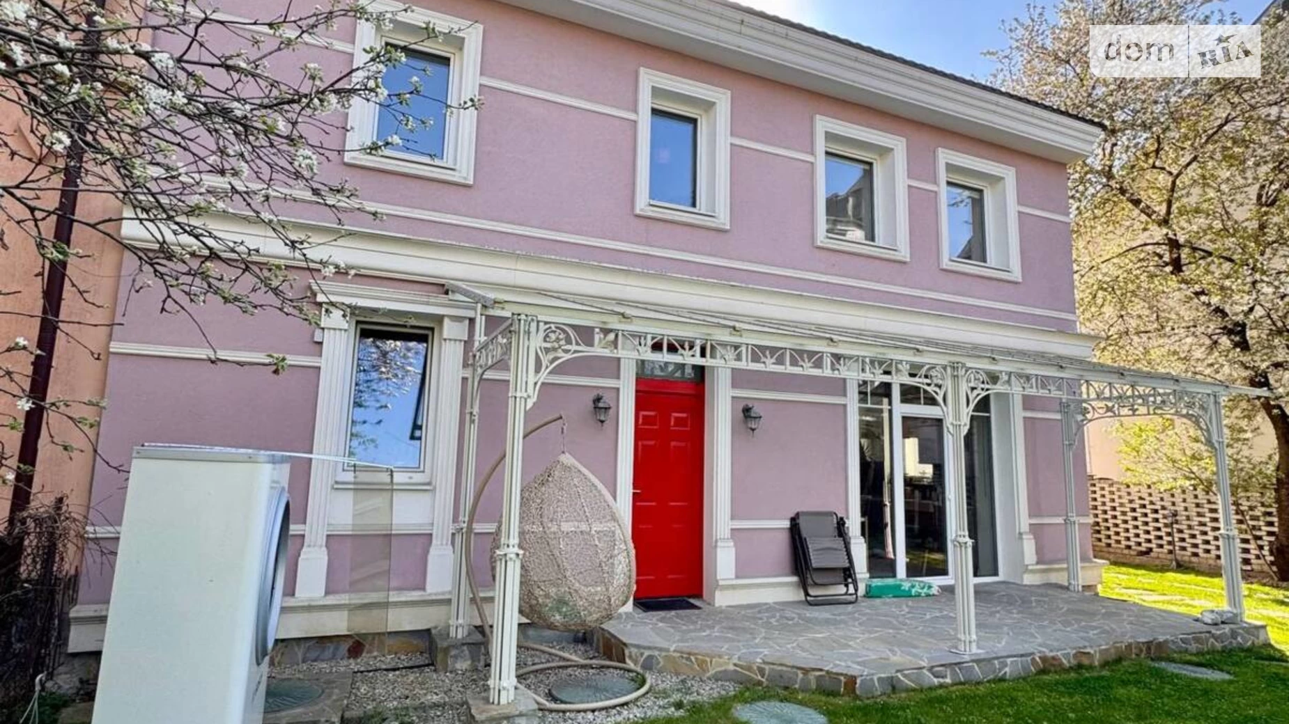 Продается дом на 2 этажа 172.3 кв. м с балконом, цена: 550000 € - фото 2