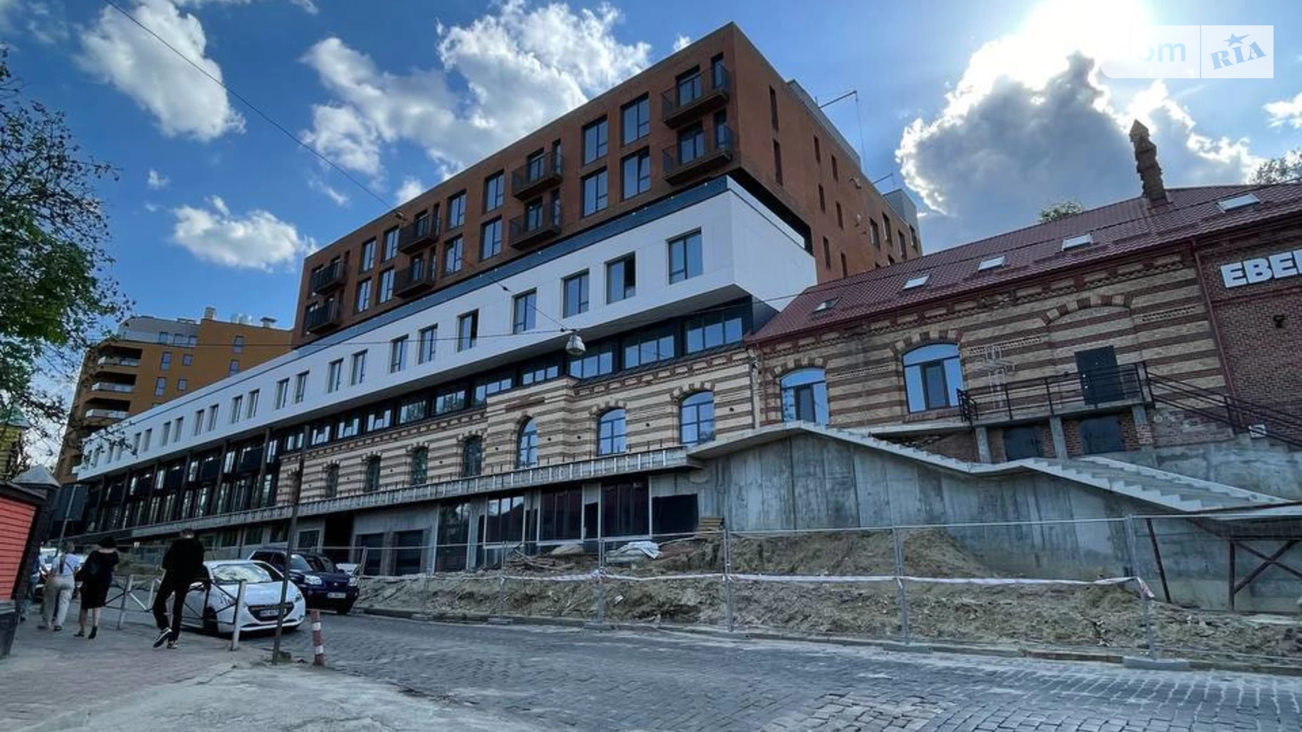 Продается 2-комнатная квартира 70.3 кв. м в Львове, ул. Клепаровская, 15 - фото 2