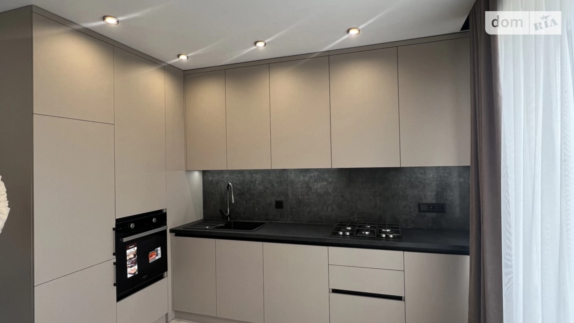 Продается 2-комнатная квартира 53 кв. м в Ровно, ул. Николая Боголюбова, 5А - фото 2