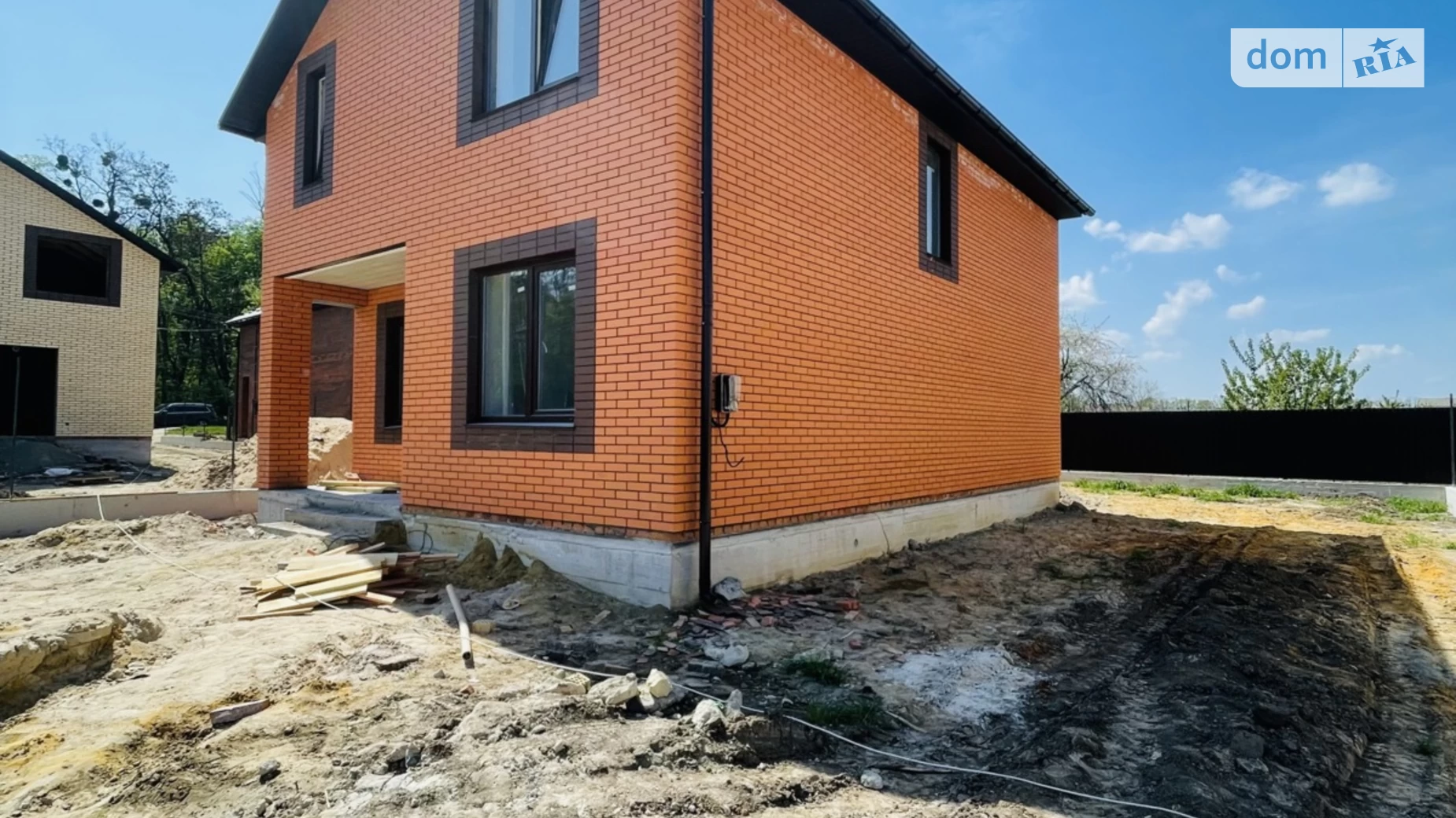 Продается дом на 2 этажа 125 кв. м с садом, цена: 95000 $ - фото 2