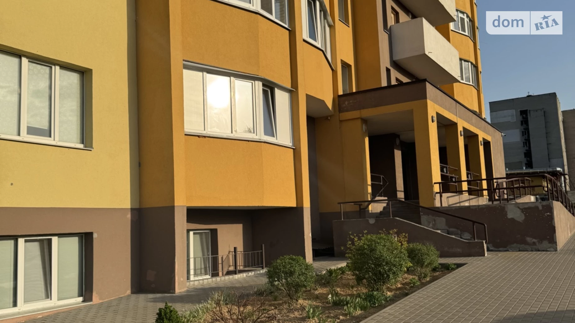 Продается 1-комнатная квартира 43 кв. м в Чернигове, просп. Мира, 277А - фото 2