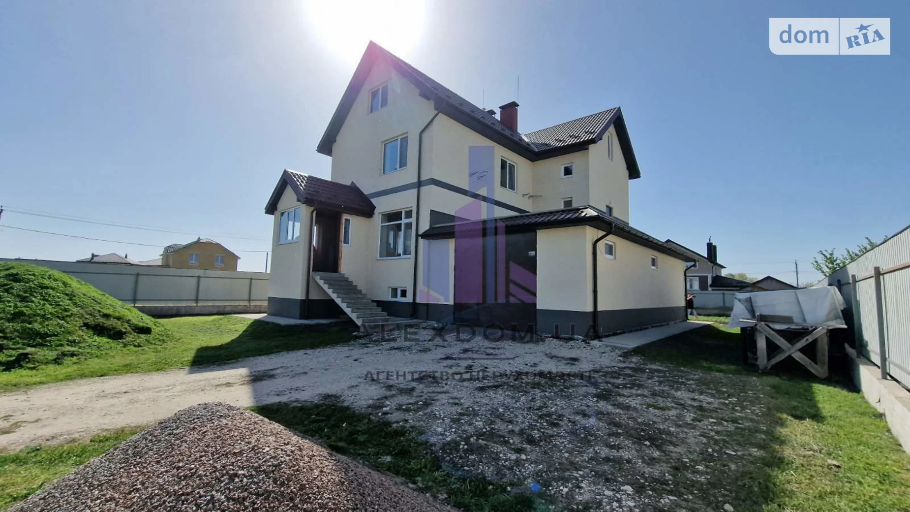 Продается дом на 3 этажа 270 кв. м с подвалом, цена: 180000 $ - фото 2
