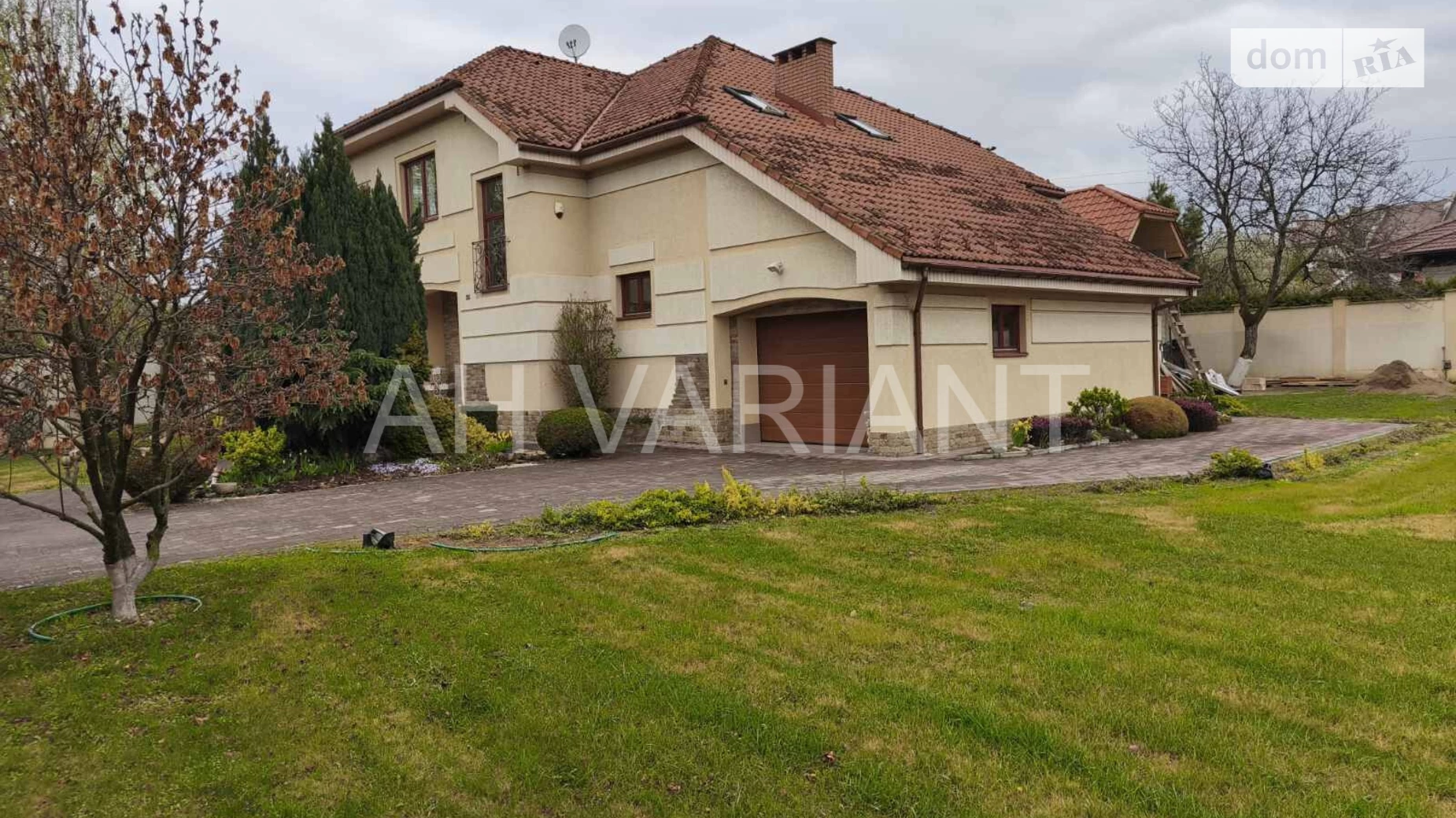 Продается дом на 2 этажа 248 кв. м с верандой, цена: 365000 $ - фото 2