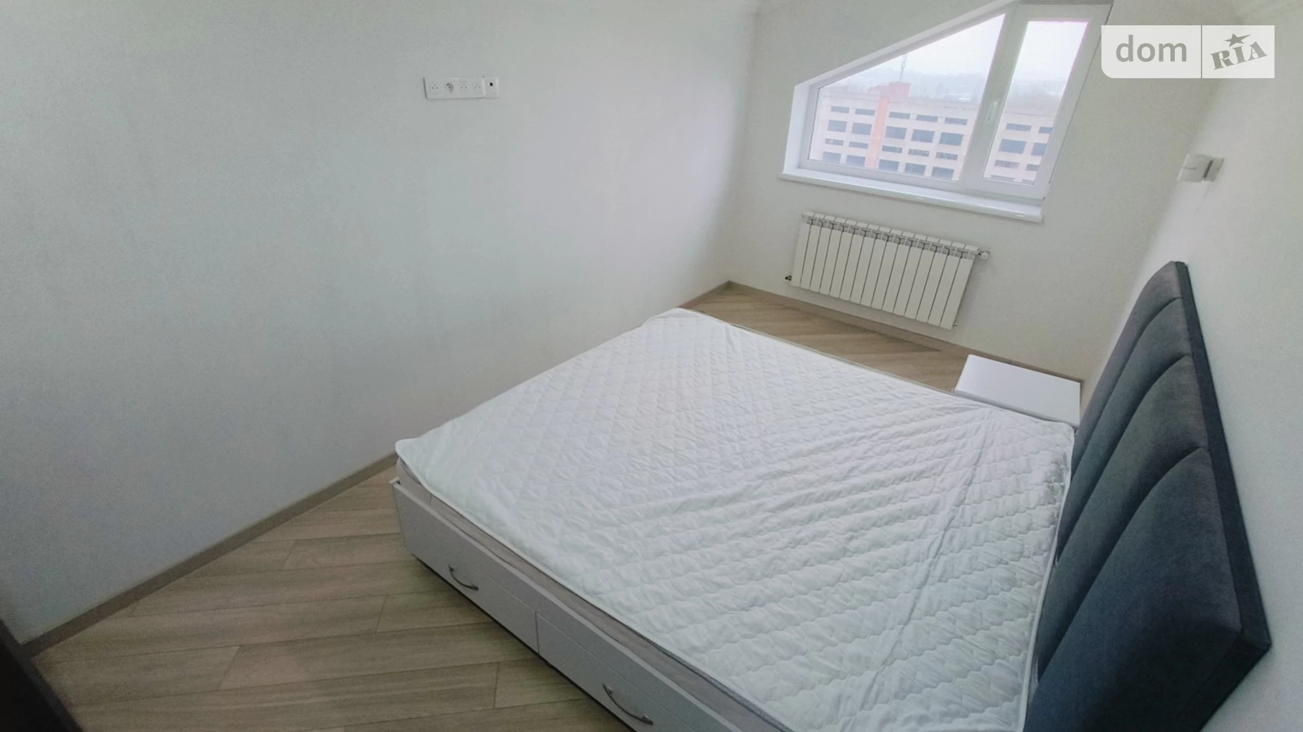 Продается 3-комнатная квартира 98.7 кв. м в Черновцах, ул. Русская - фото 2