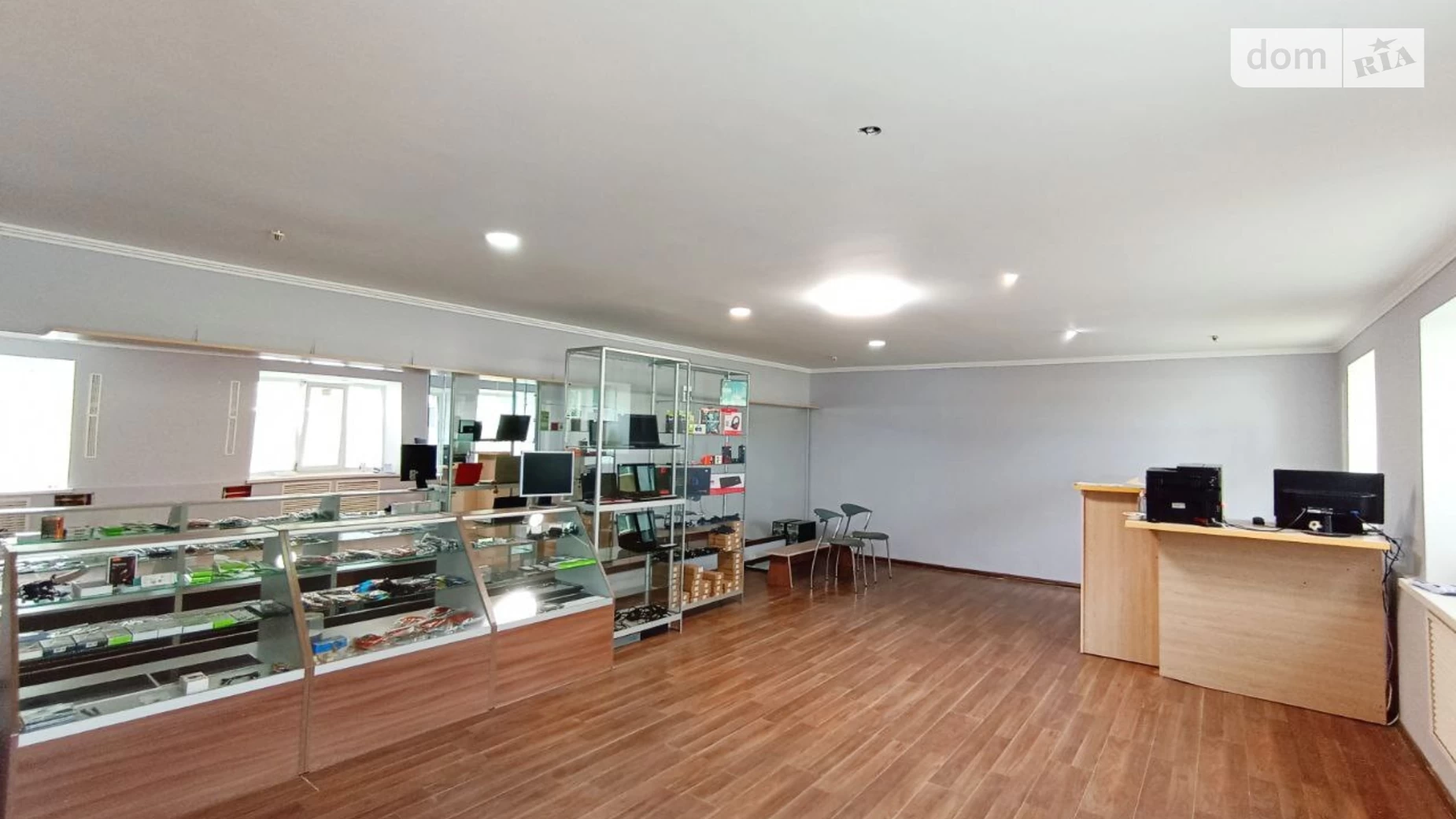 Сдается в аренду офис 117 кв. м в бизнес-центре, цена: 400 € - фото 3