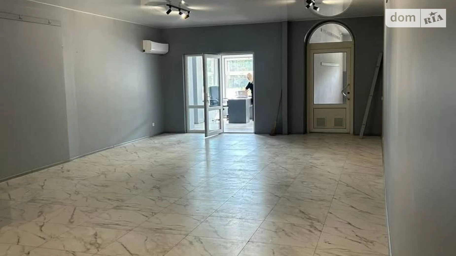 Здається в оренду офіс 115 кв. м в бізнес-центрі, цена: 1200 $ - фото 2