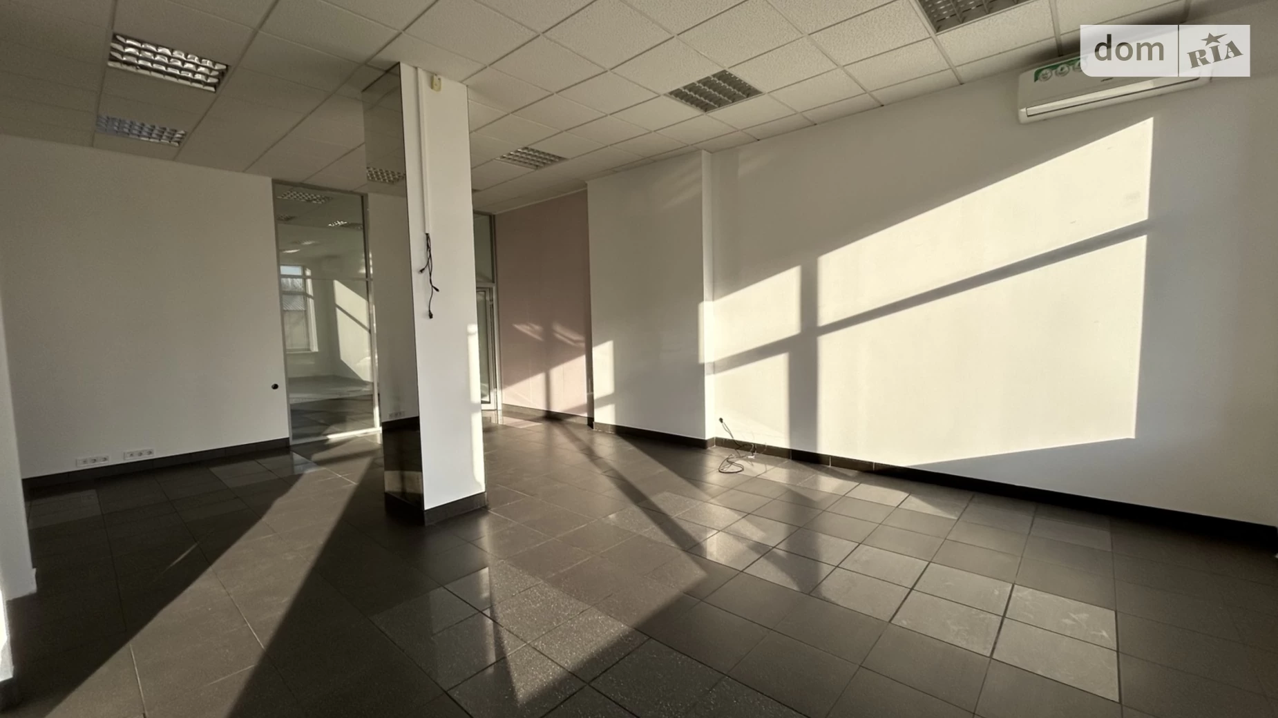 Сдается в аренду офис 100 кв. м в бизнес-центре, цена: 1200 $ - фото 2
