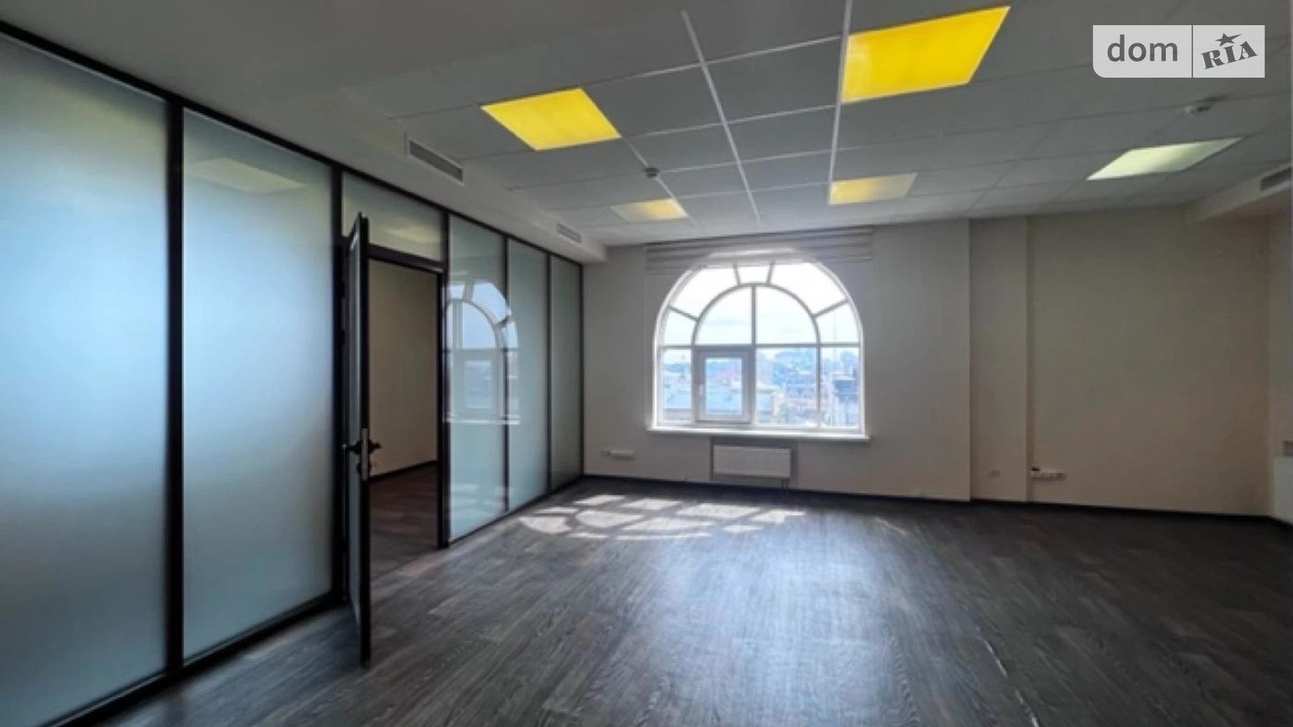 Сдается в аренду офис 323 кв. м в бизнес-центре, цена: 3230 $ - фото 4