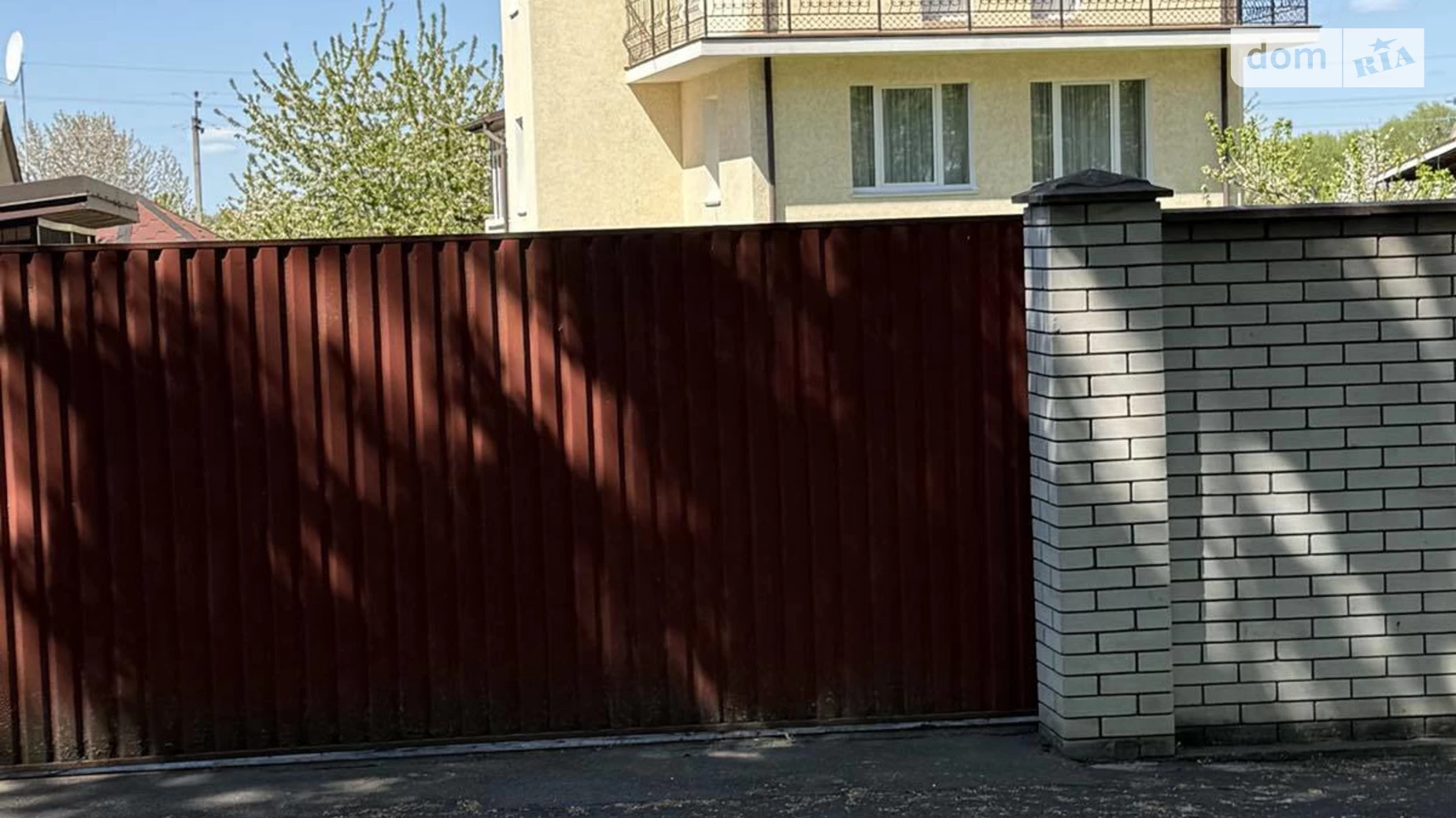 Продается дом на 3 этажа 270 кв. м с подвалом, цена: 260000 $ - фото 2